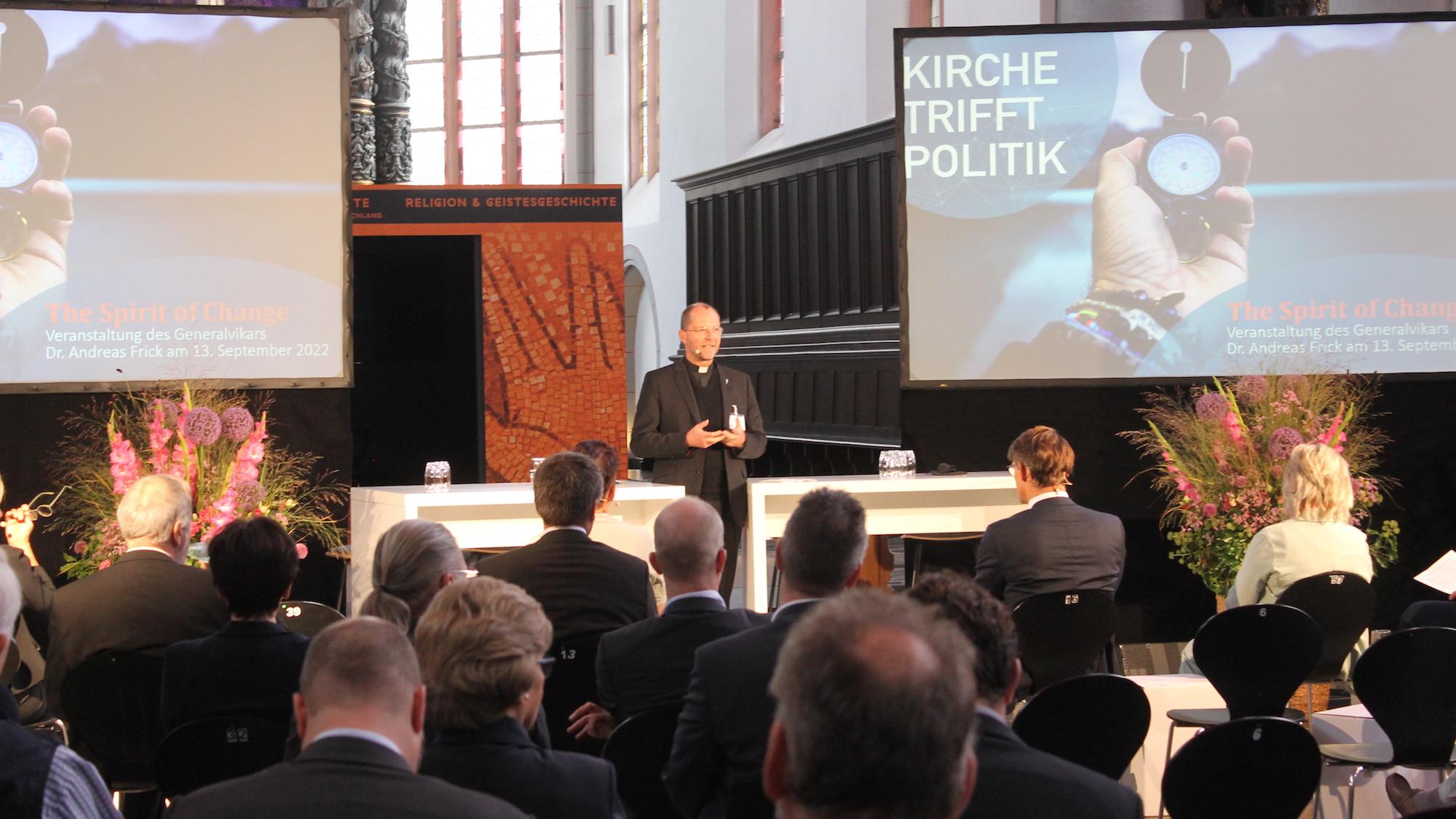 Generalvikar Andreas Frick eröffnete das zweite Treffen der Bürgermeisterinnen und Bürgermeister, das unter dem Thema „Spirit of Change“ stand. (c) Kathrin Albrecht