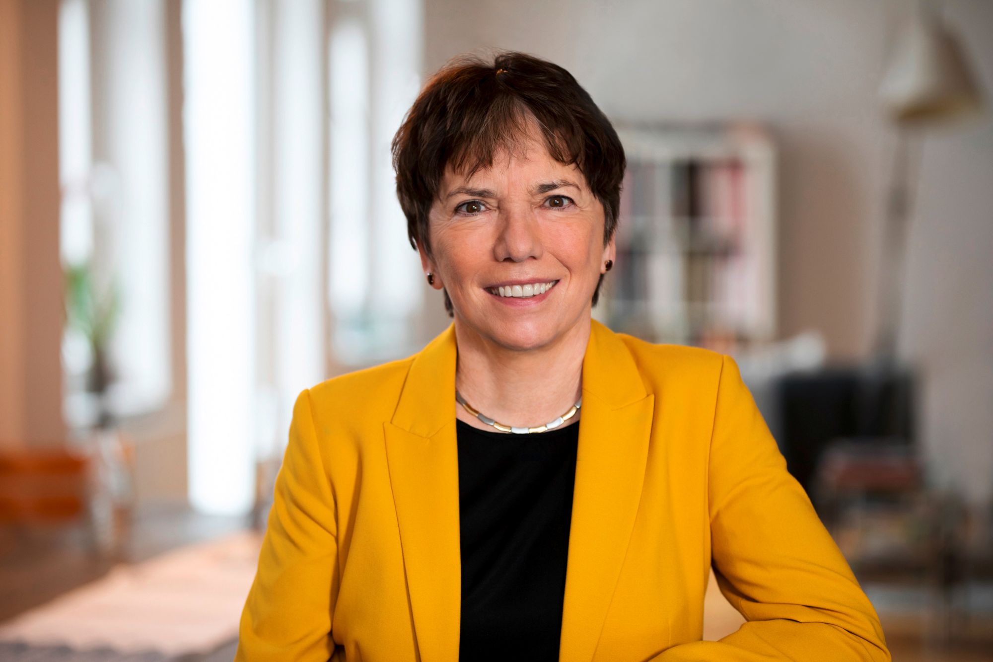 Stationen  1958 – Margot Käßmann wurde 1958 geboren und 1985 ordiniert.  1994 – Fünf Jahre lang ist sie Generalsekretärin des Deutschen Evangelischen Kirchentages.  1999 – bis 2010 ist sie Landesbischöfin von Hannover. 2009 – Als EKD-Ratsvorsitzende tritt sie im Februar 2010 von allen Leitungsämtern zurück. Vorangegangen war eine Autofahrt unter Alkoholeinfluss. Seitdem ist sie als Referentin, Dozentin und Kolumnistin gefragt. Bis 2018 war sie Reformationsbotschafterin.