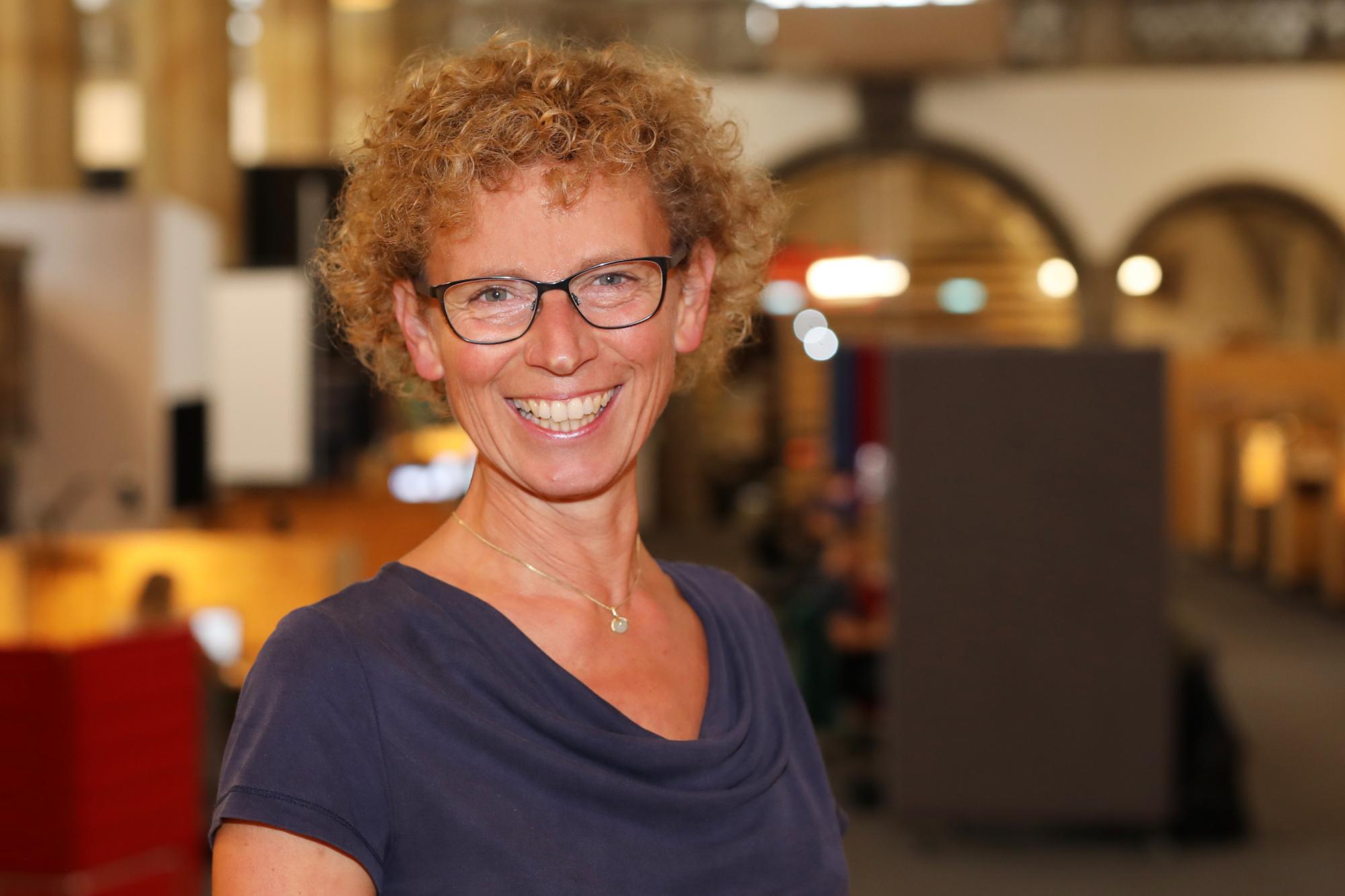 Die Autorin, Dr. Angela Reinders, leitet die Akademie des Bistums Aachen.
