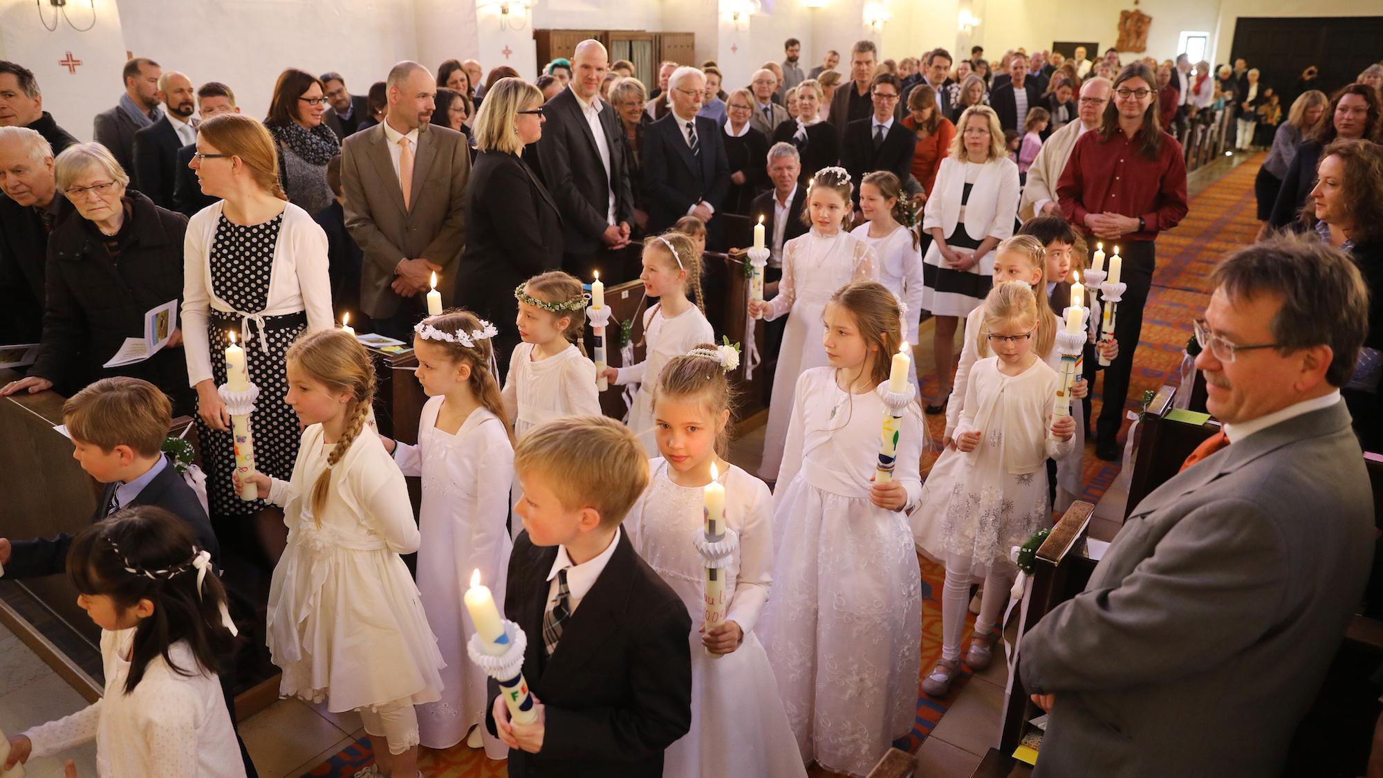 Vor der Teilnahme an der Erstkommunionfeier werden die Kinder in den Gemeinden auf ganz unterschiedliche Weise vorbereitet. (c) Bistum Aachen/Andreas Steindl