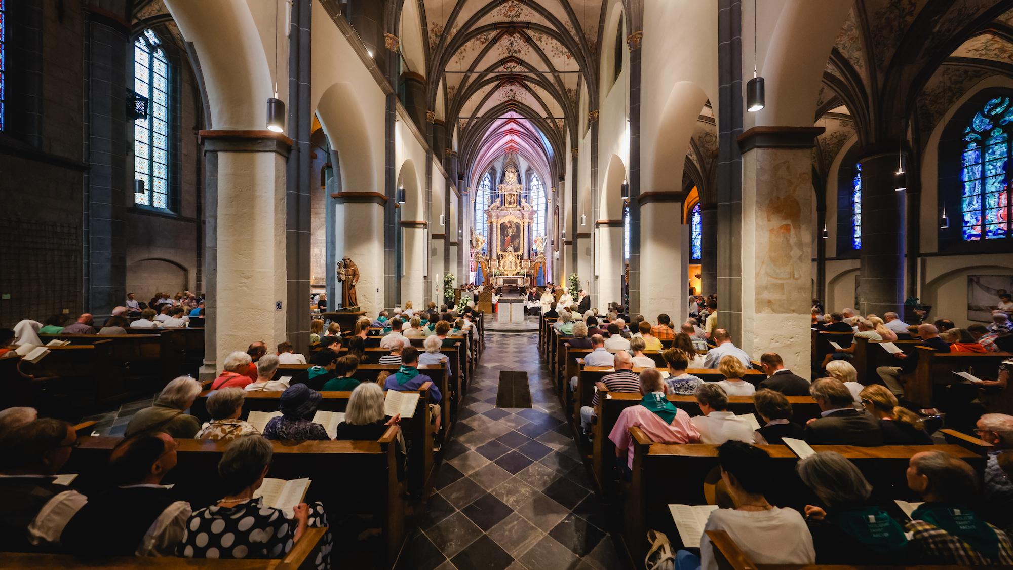BIs zuletzt wurde in der Propsteikirche gearbeitet, um die Eröffnung der Heiligtumsfahrt feiern zu können. (c) BIstum Aachen/Andreas Steindl