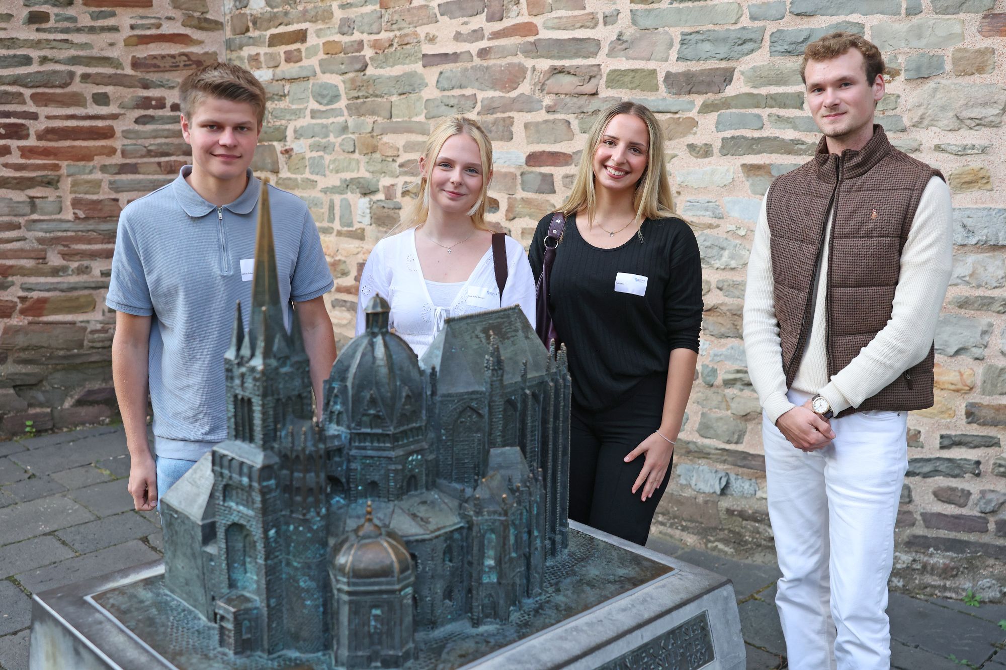Jakob Peters, Sara Sofie Weinert, Julia Thiel und Elias Vonderbank (v. l.).