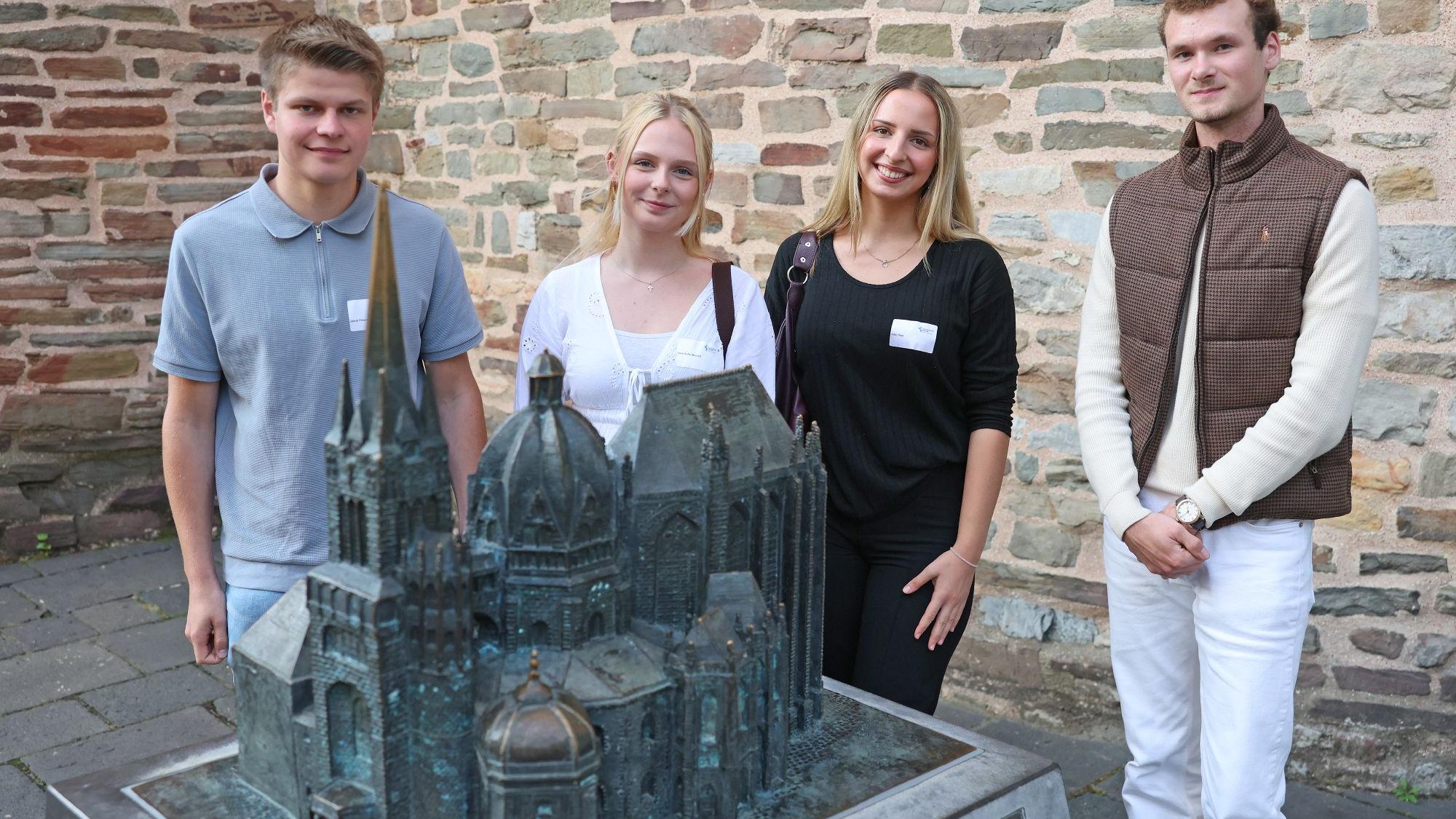 Jakob Peters, Sara Sofie Weinert, Julia Thiel und Elias Vonderbank (v. l.). (c) Bistum Aachen/Andreas Steindl