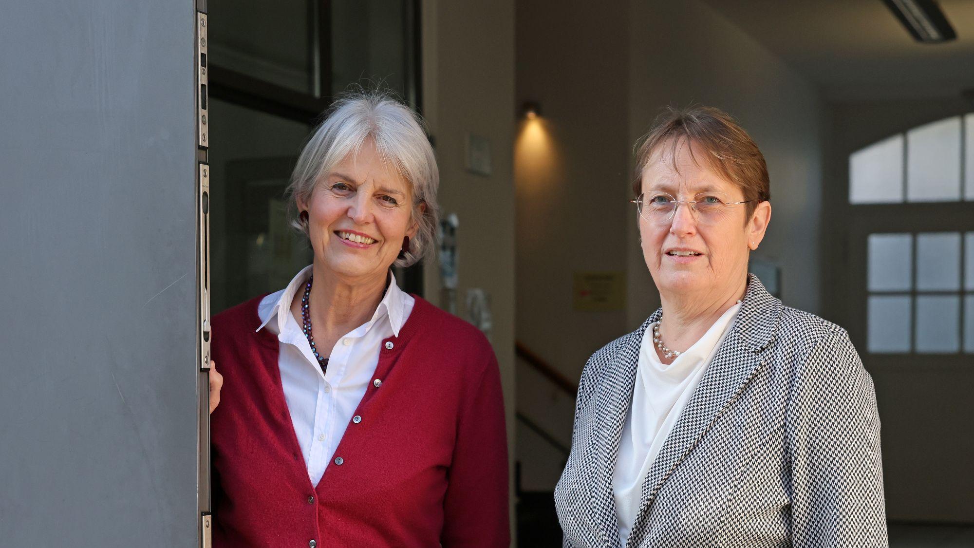 Zum Glück engagiert: Claudia Dechamps (l.) und Roswita Frenzel leiten die Geschicke des Vereins. (c) Bistum Aachen/Andreas Steindl