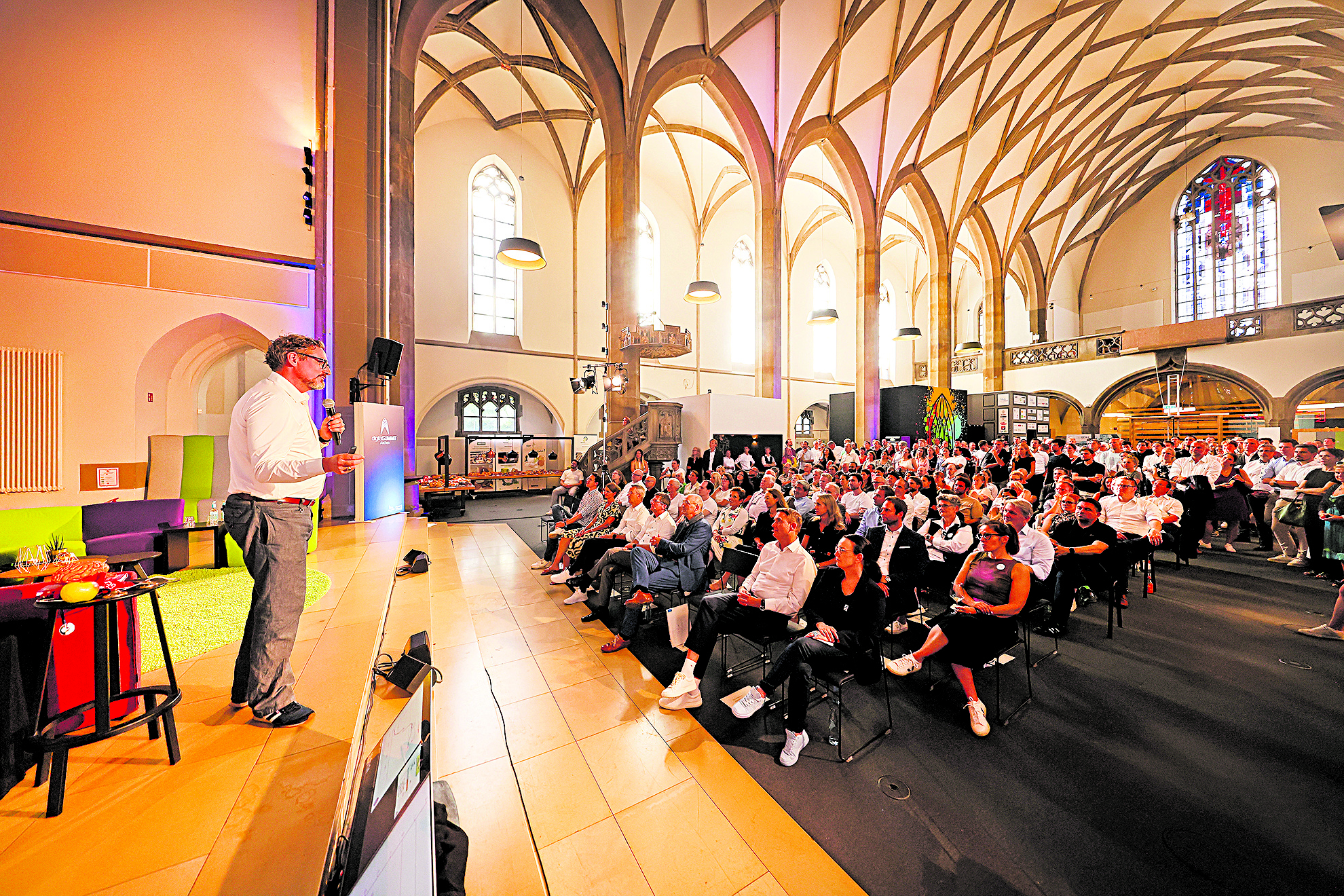 In Aachen entstand bundesweit der erste Coworking-Space in einem Kirchenschiff. Aus St. Elisabeth wurde die „Digital Church“. (c) Bistum Aachen/Andreas Steindl