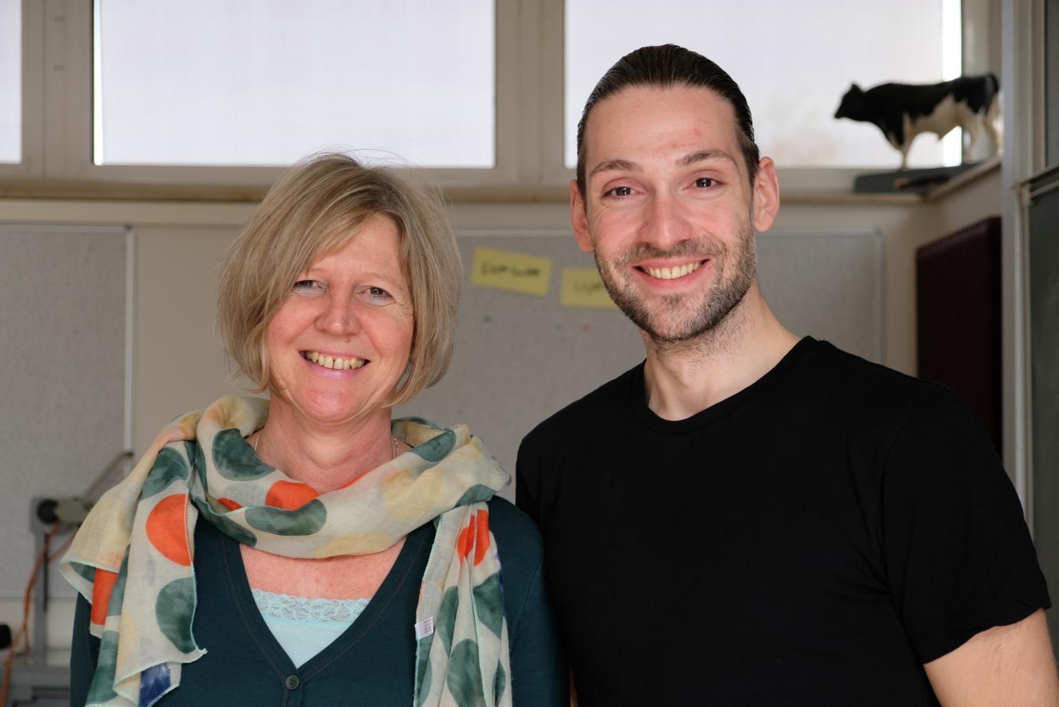 Caroline Braun und Oliver Stöber bildeten das Team am Projekttag in der Käthe-Kollwitz-Schule. Sie als fachliche Expertin, er als persönlicher Experte. (c) Rauke Xenia Bornefeld