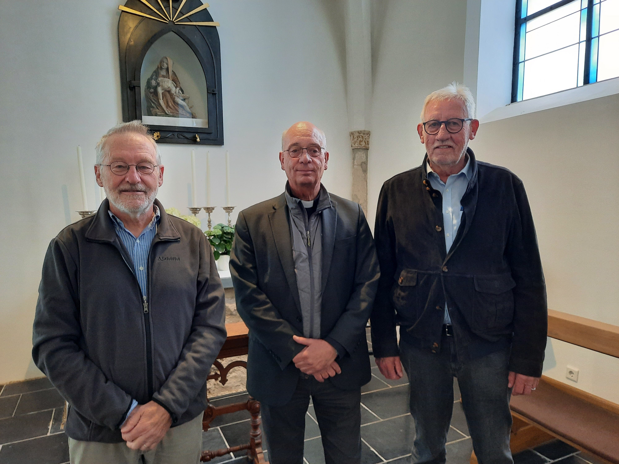 Ein Triumvirat für die Alte Kirche (v. l.): Wolfram Höfling, Pfarrer Stefan Bäuerle und Manfred  Vieten. (c) Sonja Neukirchen