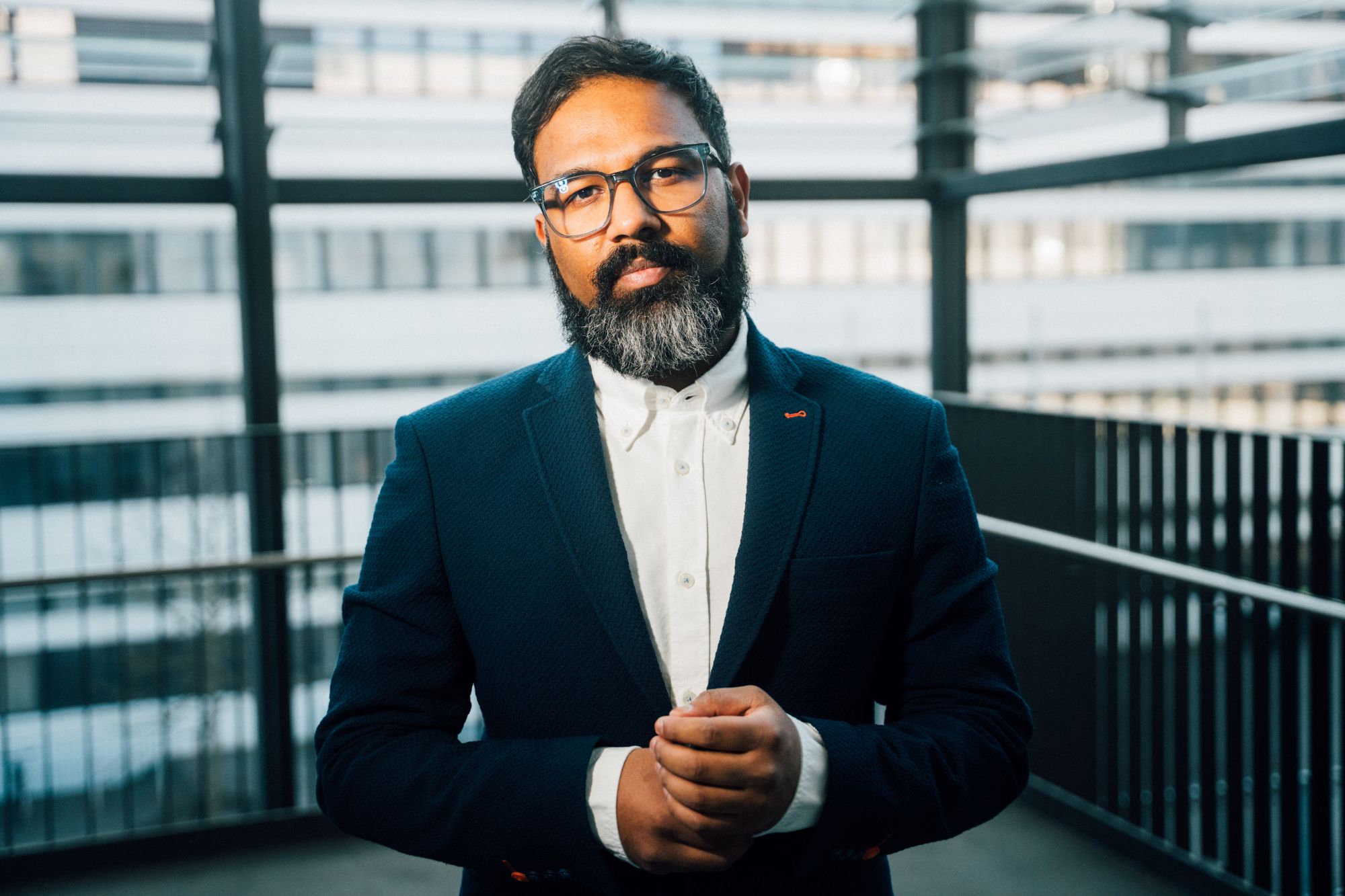 Stephan Anpalagan, geboren in Sri Lanka, hat an der Ruhr-Universität Bochum evangelische Theologie und Anglistik studiert und ist Diplom-Theologe. Seine Diplomarbeit verfasste er über den Widerstand der Bekennenden Kirche im Nationalsozialismus. Seine Kriegsdienstverweigerung widerrief er und meldete sich zur Reserve. (c) Benjamin Jenak
