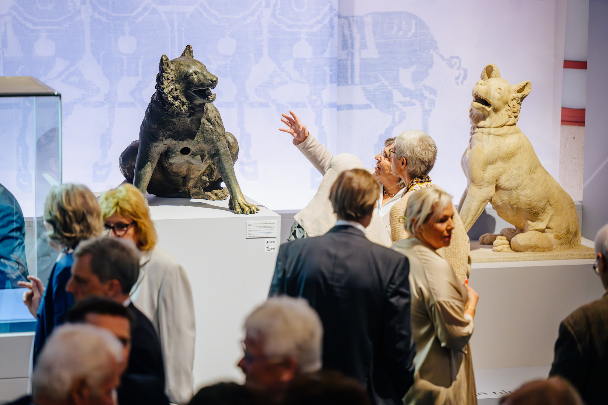 Eines der wichtigsten Exponate der Ausstellung in Paderborn: die Bärin aus dem Aachener Dom. (c) Besim Mazhiqi