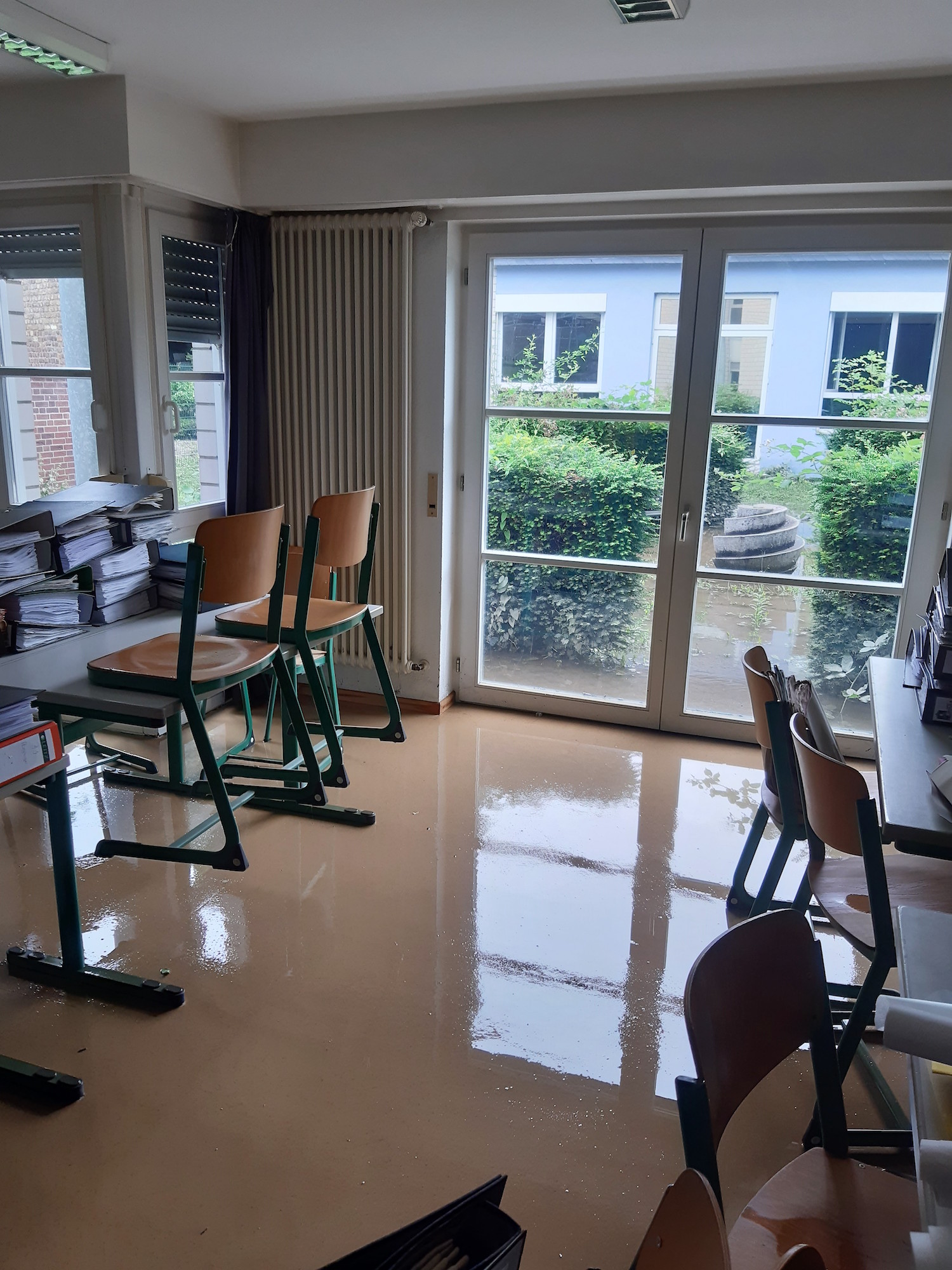 Die Keller überflutet, Klassenräume unter Wasser: So sah es kurz nach der Flut im Juli 2021 aus. (c) St. Ursula Geilenkirchen