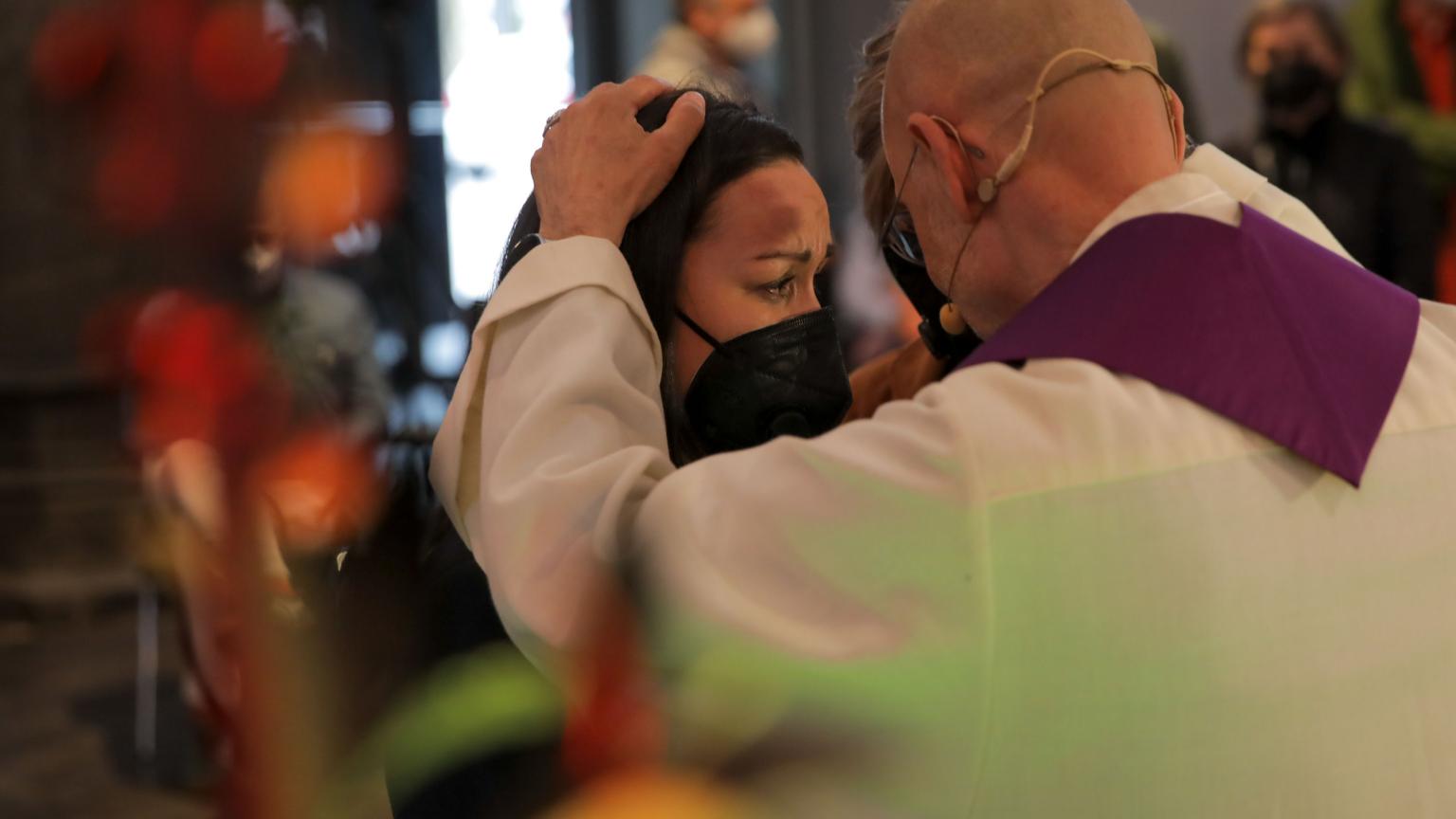 2021 setzten sich Priester unter dem Motto „#liebegewinnt“ noch über ein Segnungsverbot für gleichgeschlechtliche Paare hinweg. Heute ist der Segen erlaubt. (c) Andreas Baum