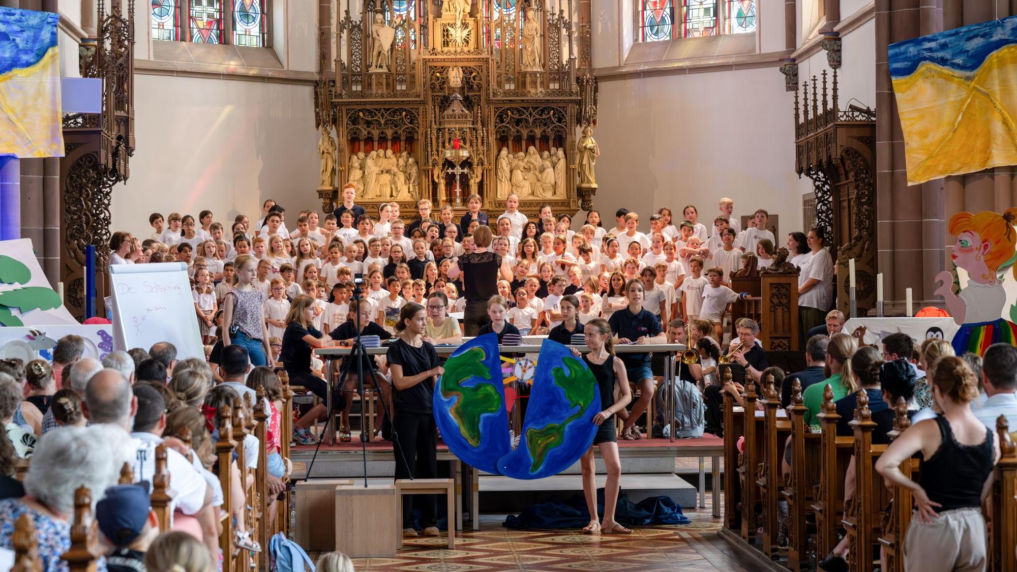 300 Akteure wirkten beim Musical mit . (c) Ralf Hohmann