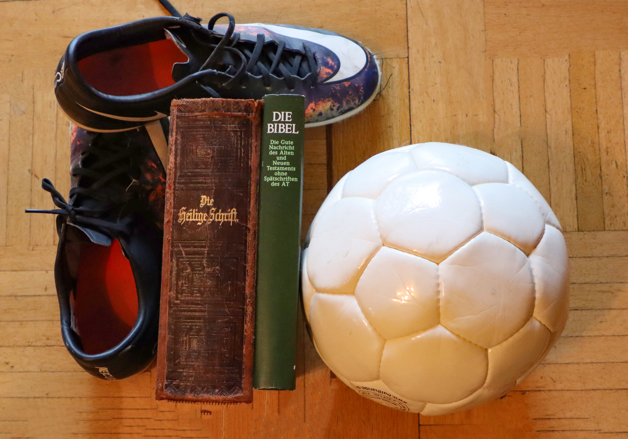 Viele Facetten werden  bespielt, unter anderem „Die Bibel und Sport“. (c) Dorothée Schenk