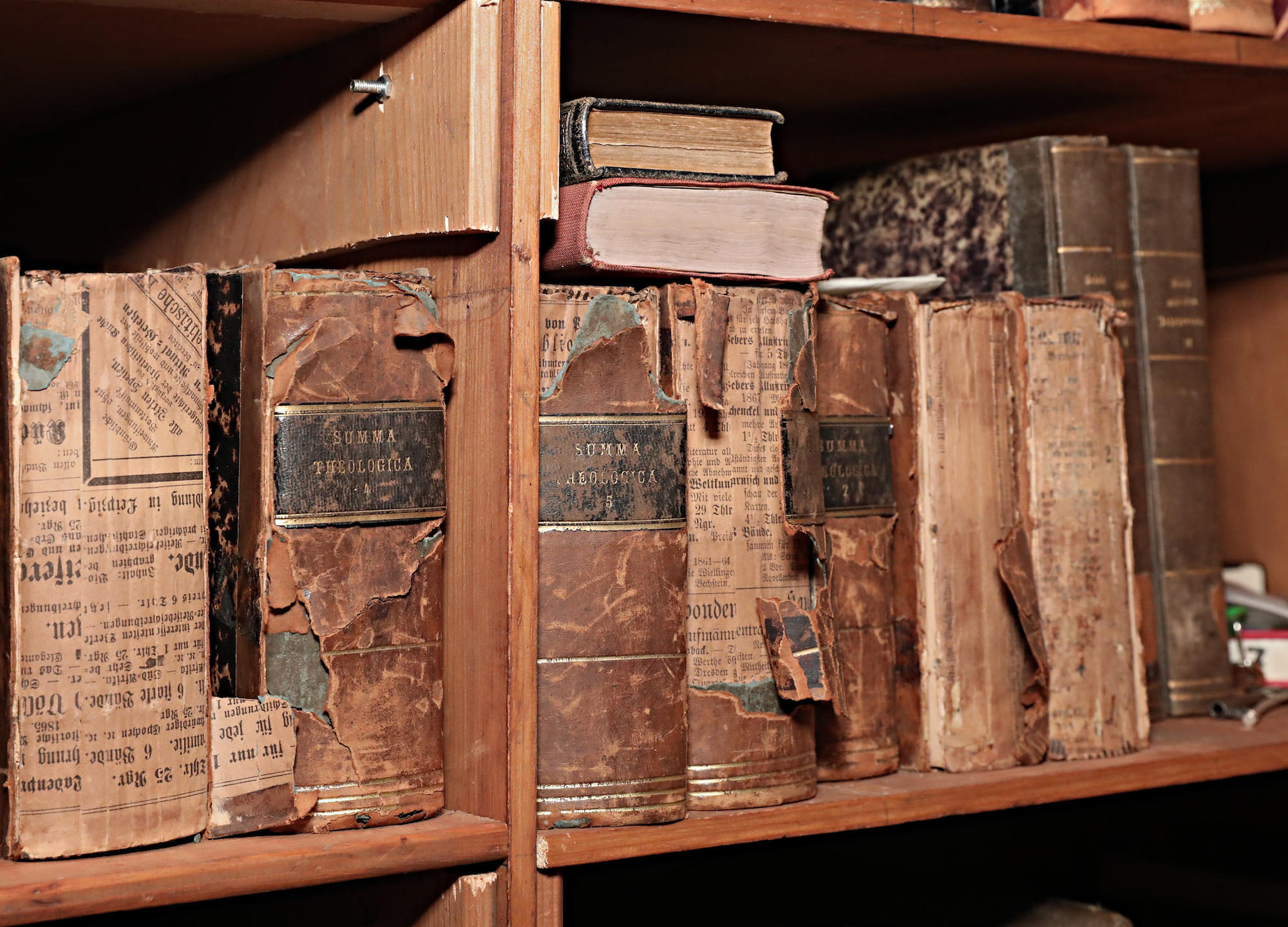 Die Bibliothek birgt Bücher aus fünf Jahrhunderten, darunter theologische Werke des 19. Jahrhunderts und antiquarische Werke. (c) Dirk Jochmann
