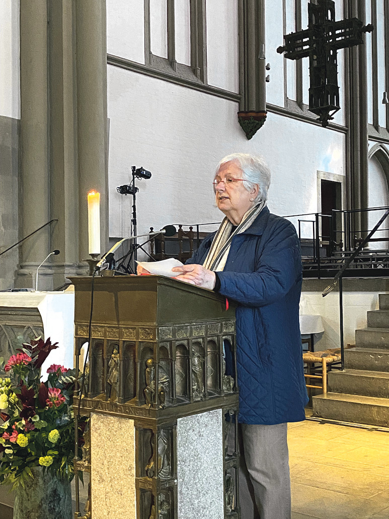 Burga Gripekoven leitet in der GdG St. Vitus Mönchengladbach ehrenamtlich Beerdigungen. (c) Garnet Manecke