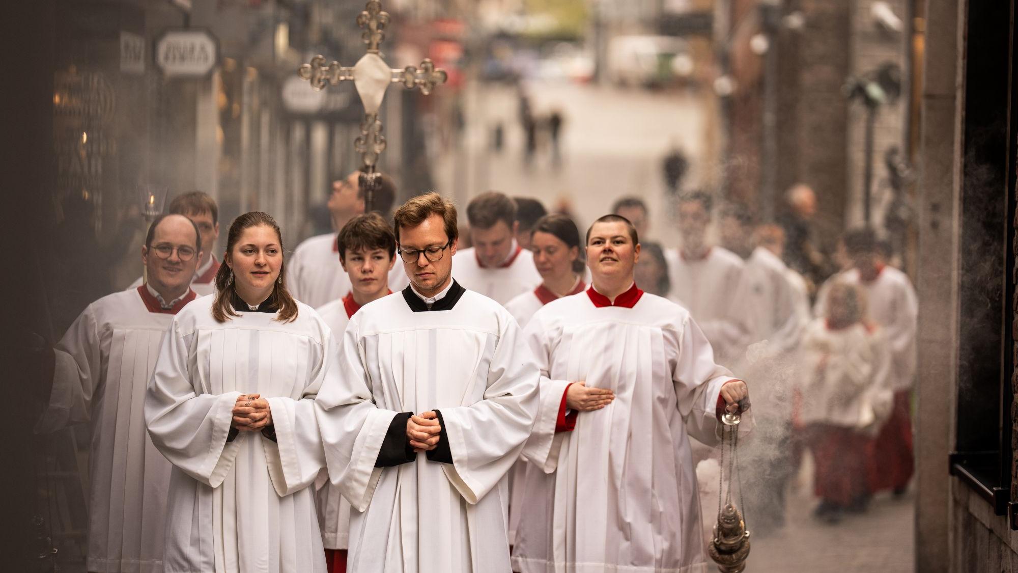 Aus dem ganzen Bistum reisten Messdiener zur Chrisammesse.