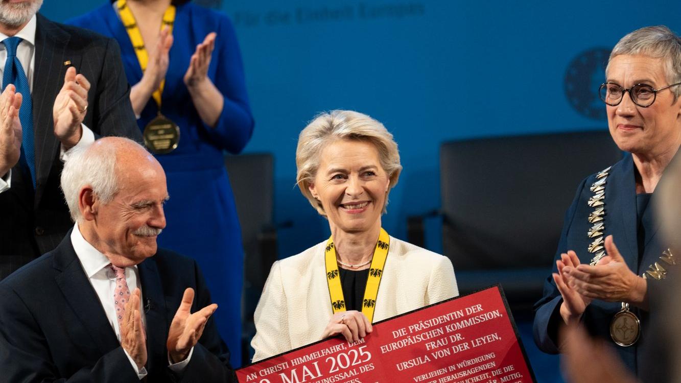 „Um ein unabhängiges Europa aufzubauen, müssen wir unsere Fesseln abwerfen. Wir müssen uns von der Angst vor Veränderungen befreien, die uns in der Vergangenheit bisweilen gelähmt hat“, sagt Ursula von der Leyen. (c) Bistum Aachen/Christian van t'Hoen