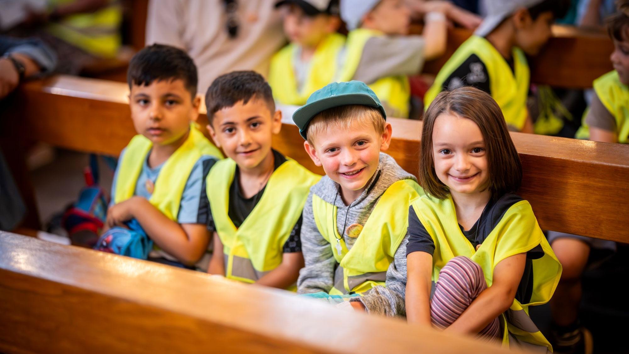 Strahlende Gesichter:  Die Kinder sind mit Begeisterung dabei. (c) Bistum Aachen/Christian van t'Hoen