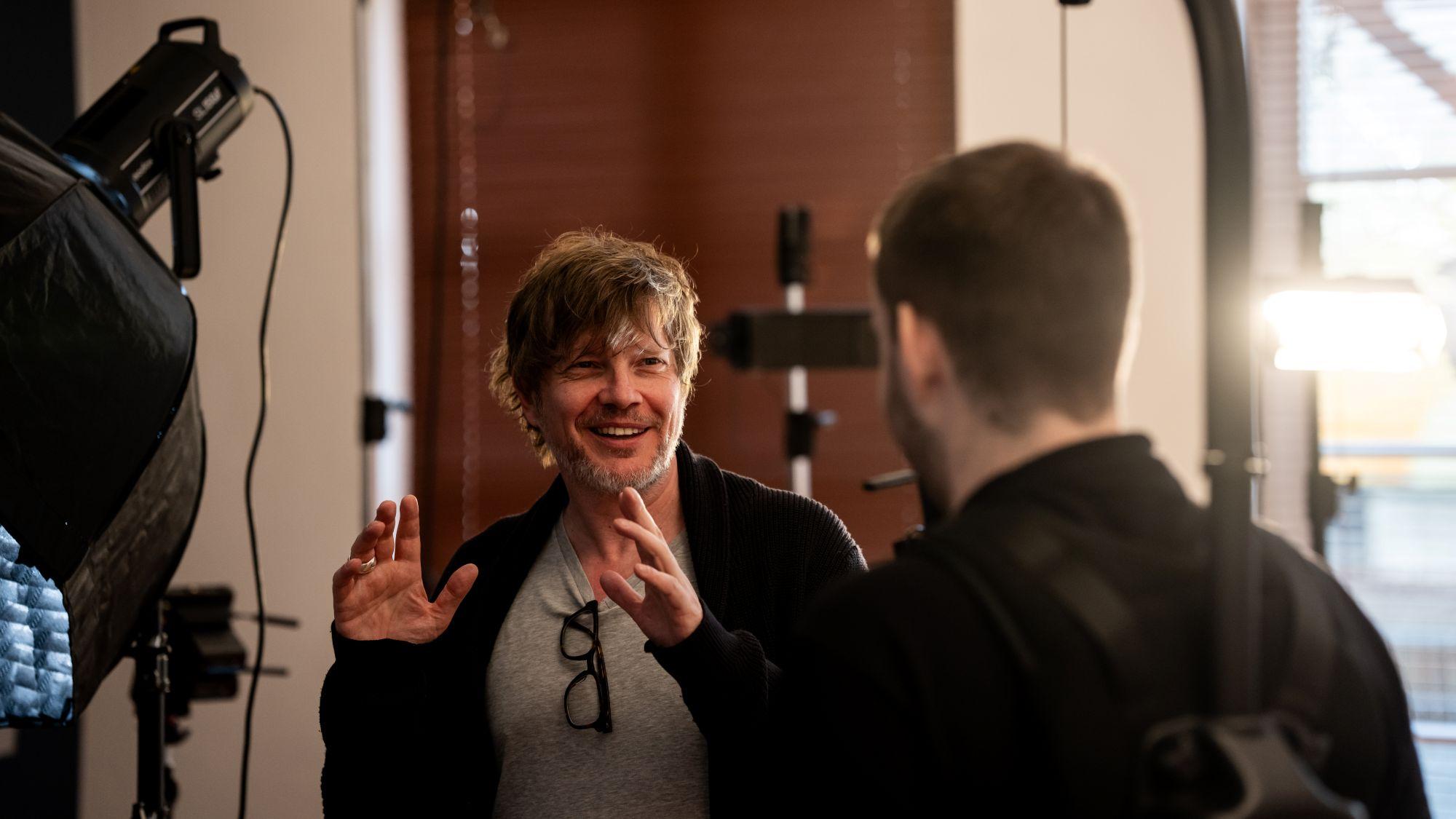 Macht eine Idee lebendig: Gerd Schneider während des Drehs für die Passionsgeschichte des Bistums Aachen. (c) Christian van’t Hoen