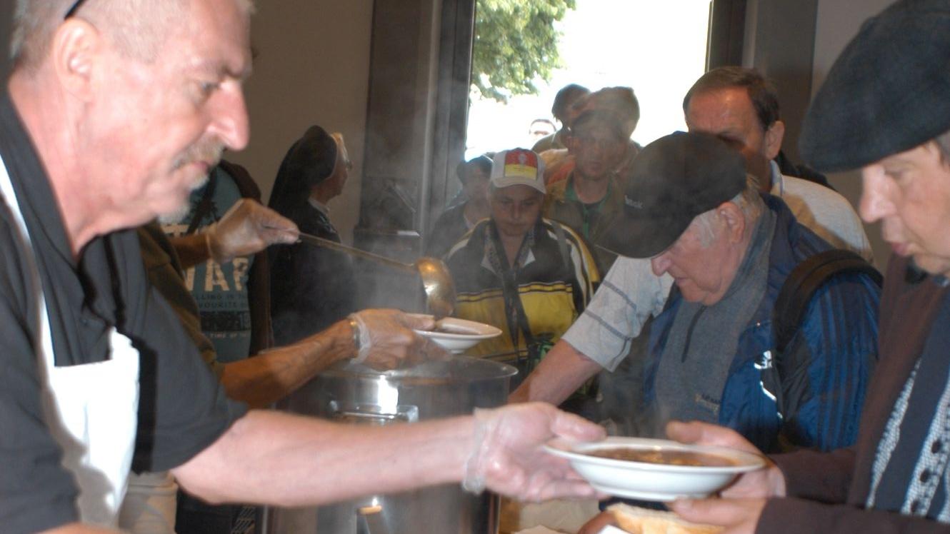 In den Regionen Mönchengladbach und Heinsberg gibt es zahlreiche Organisationen, die kostenlos Essen ausgeben.