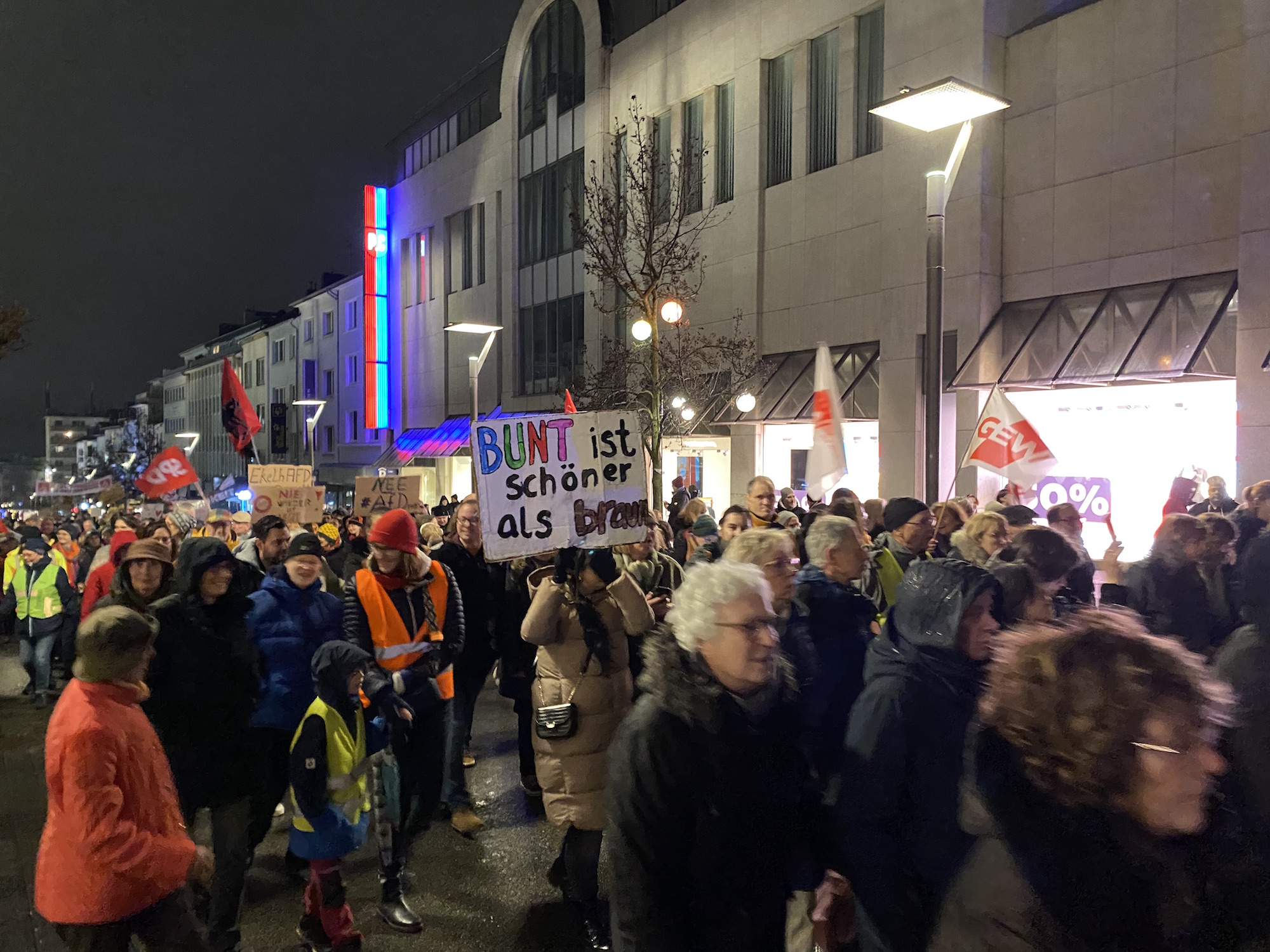 Im  Januar demonstrierten in vielen Städten Tausende Menschen gegen den Rechtsruck in Deutschland. (c) Garnet Manecke
