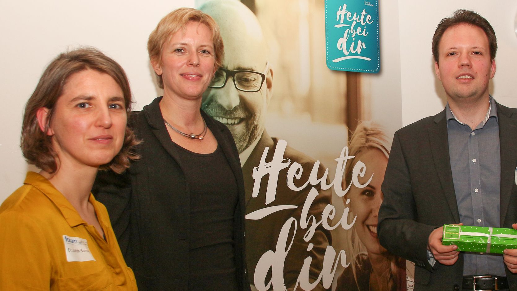 Referent Michael Seewald mit Organisatorin Judith Samson (l.) und Moderatorin Christiane Bongartz. (c) Dorothée Schenk
