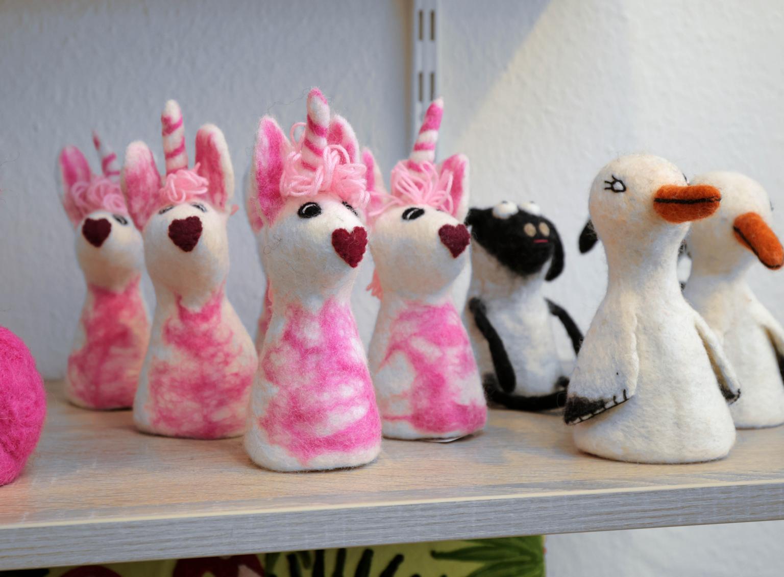 Alle Produkte sind in Handarbeit gefertigt. Schilder geben weiterführende Informationen. (c) Dirk Jochmann