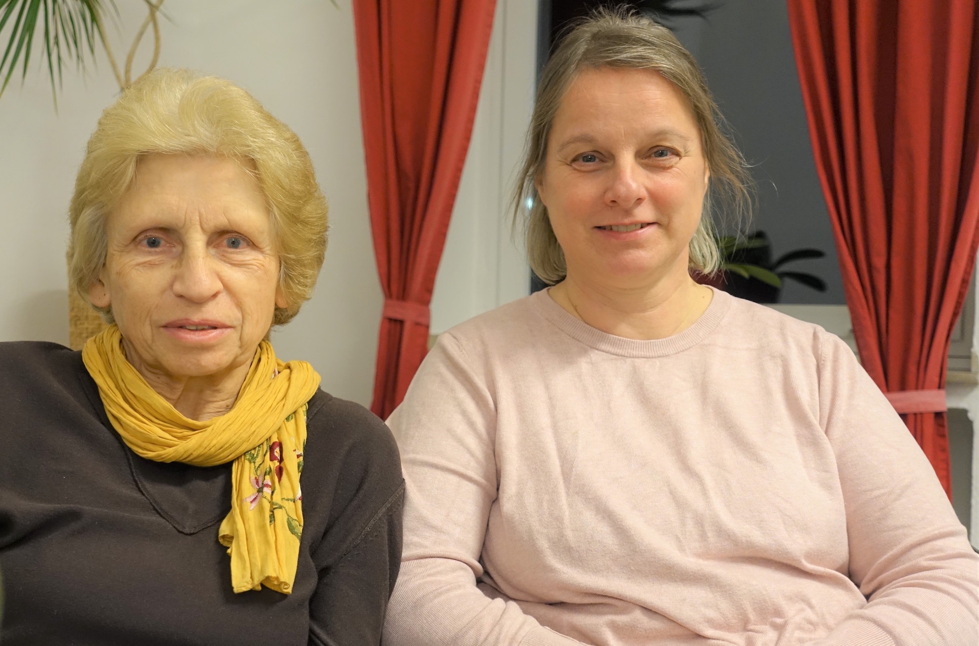 Edeltrud Behr (rechts) ist die Koordinatorin des Projekts, Ulrike Müller (links) eine Trauerbegleiterin aus dem ehrenamtlichen Team. (c) Andreas Drouve