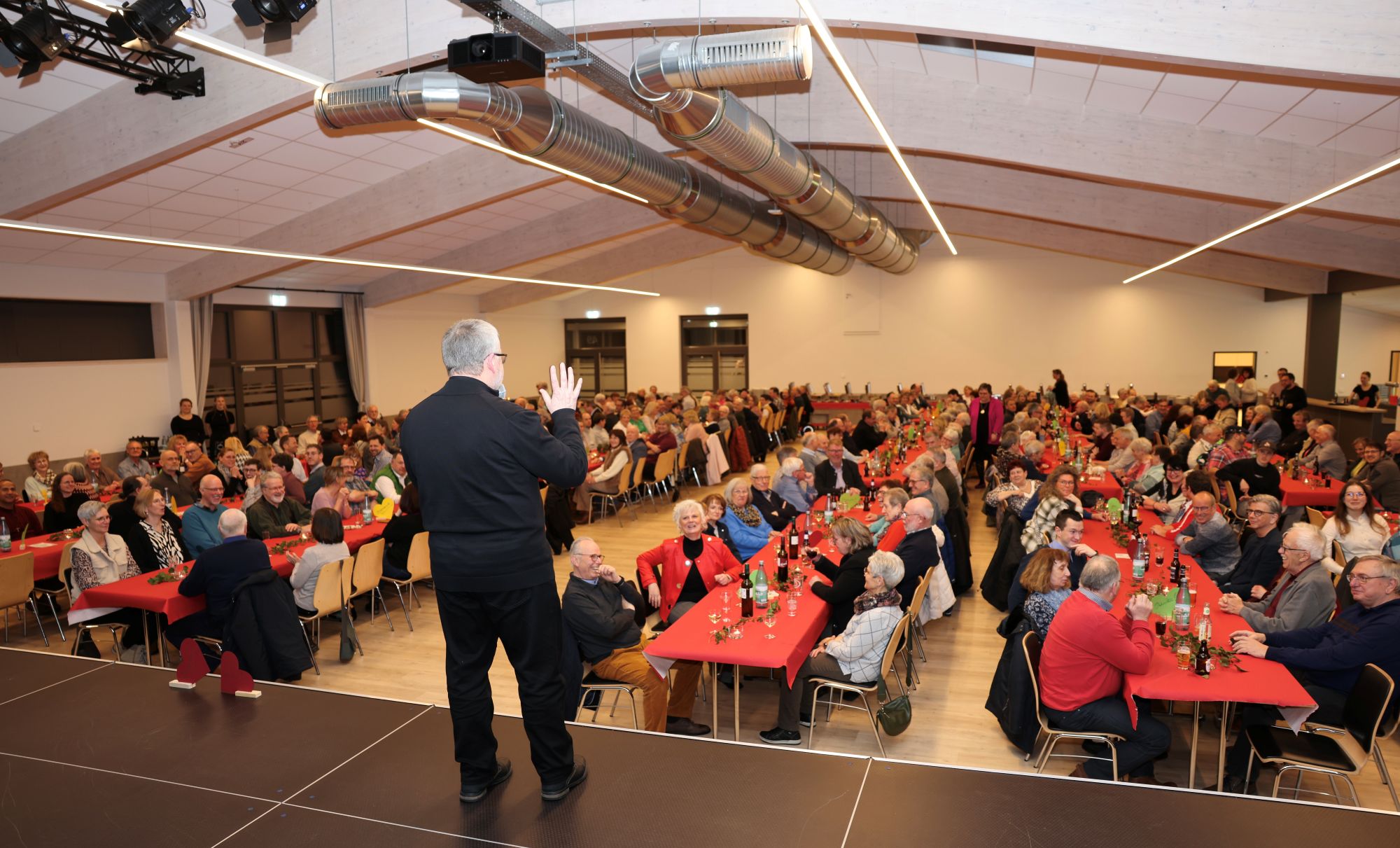 Erstmals waren alle Ehrenamtlichen des neuen Pastoralen Raums zu einer gemeinsamen Feier eingeladen. (c) Stephan Johnen
