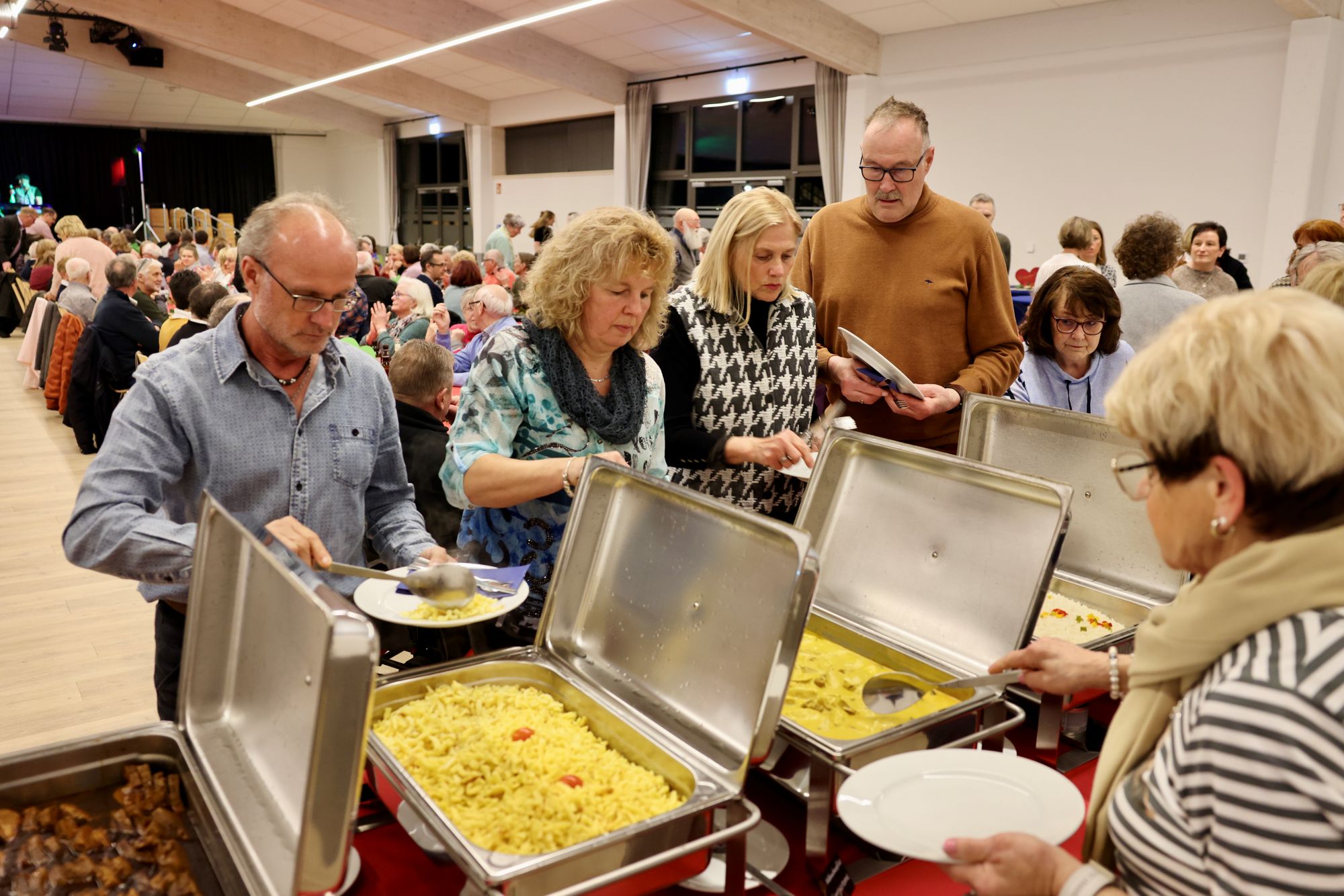 In der wiederaufgebauten Bürgerhalle gab es im Anschluss ein Abendessen für alle Gäste. (c) Stephan Johnen