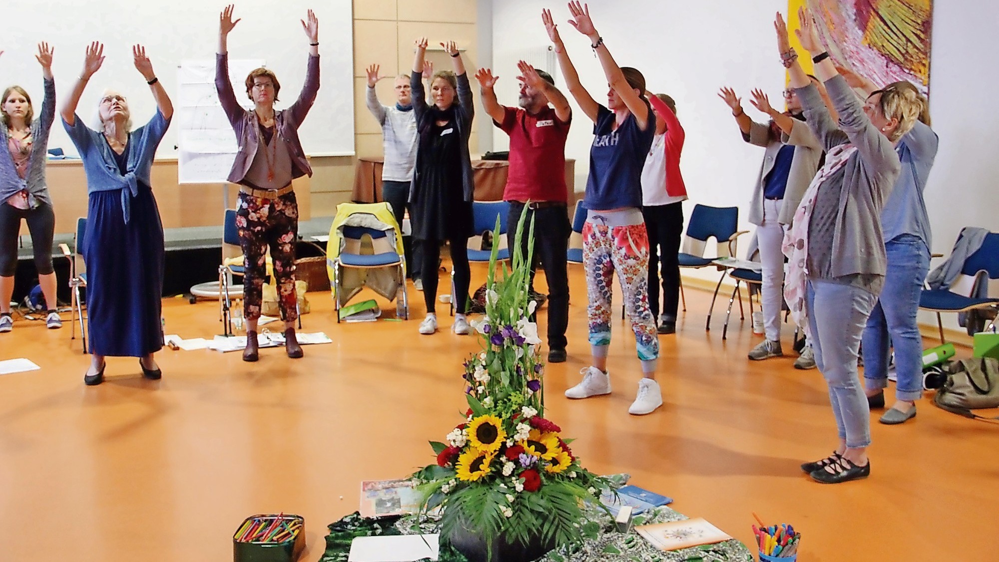 Capacitar ist geprägt von Körperarbeit. Pat Cane kombiniert dazu unter anderem Yoga-Übungen mit Tai Chi. (c) Andrea Thomas