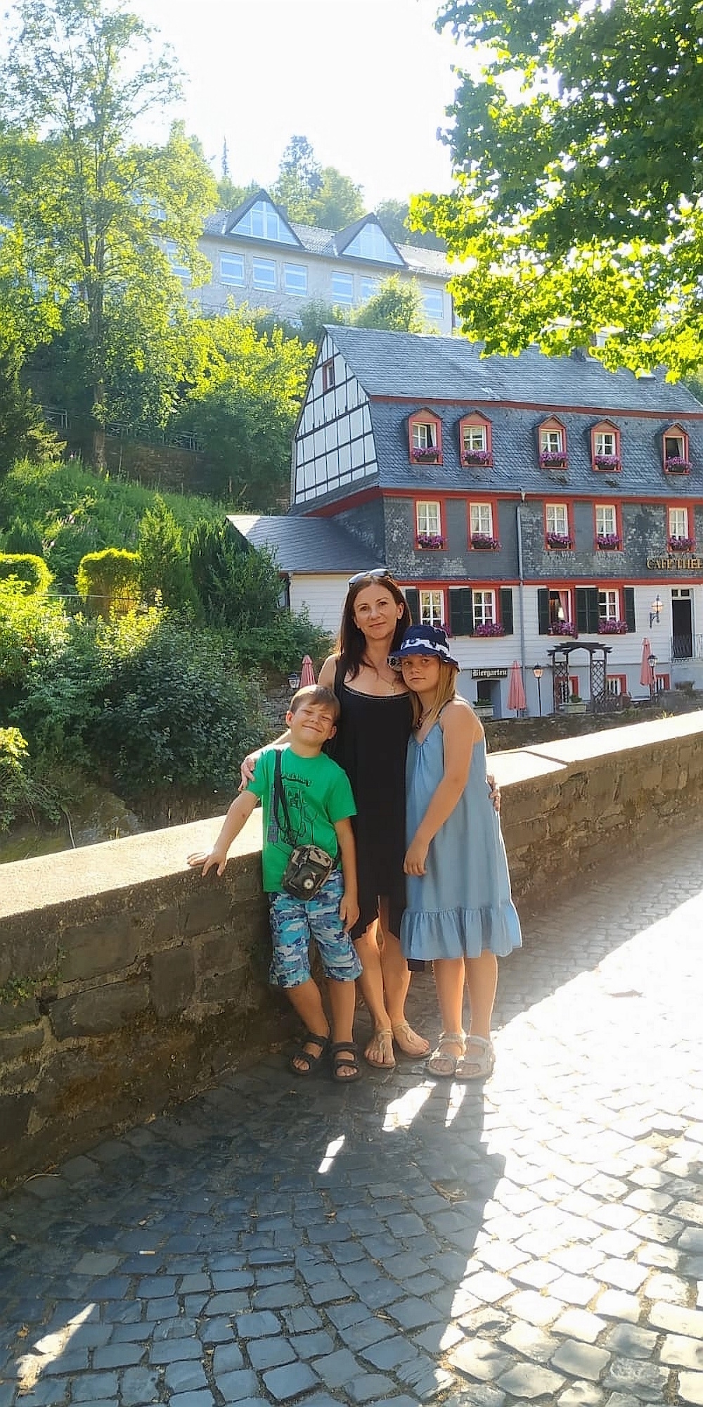 Familienausflug nach Monschau: Mutter und Kinder legen großen Wert darauf, ihre neue Heimat besser kennenzulernen. (c) privat