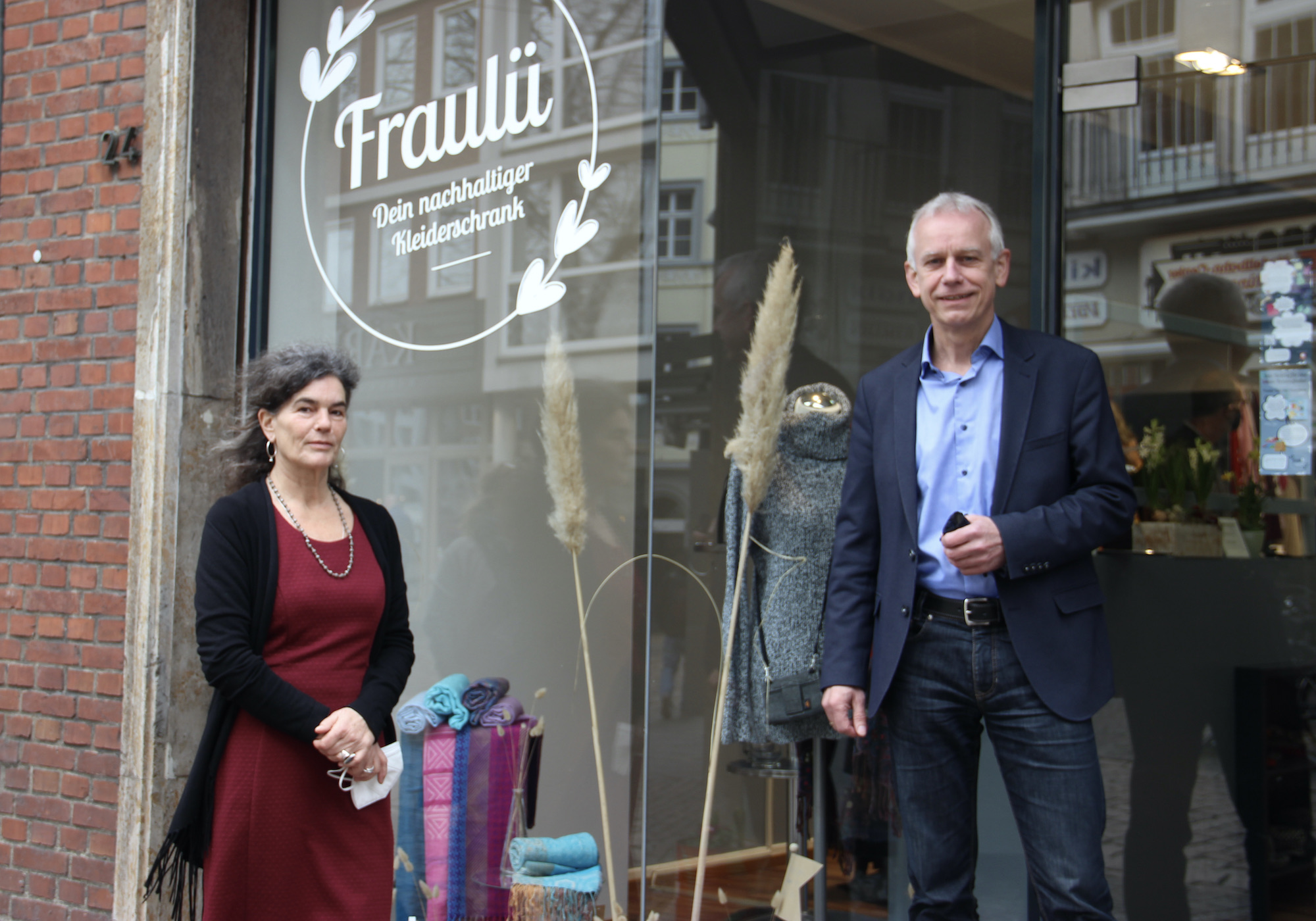 Nicole Meyr und Bernhard Verholen hoffen, mit „Fraulü“ den Aachenerinnen einen bewussteren Kleiderkonsum schmackhaft machen zu können. (c) Andrea Thomas