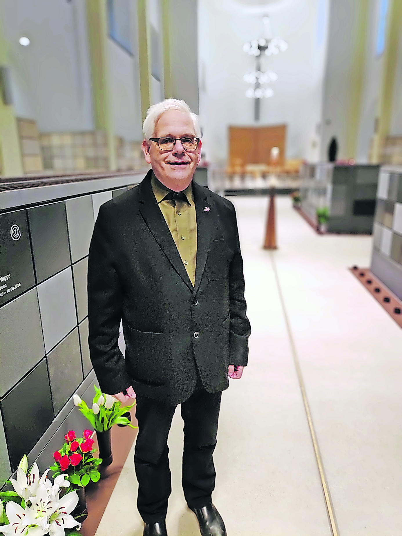 Pfarrer Klaus Stephan Gerndt holte die Grabeskirche nach Krefeld. Er selbst hat hier bereits eine eigene Grabstätte reserviert. (c) Ann-Katrin Roschek