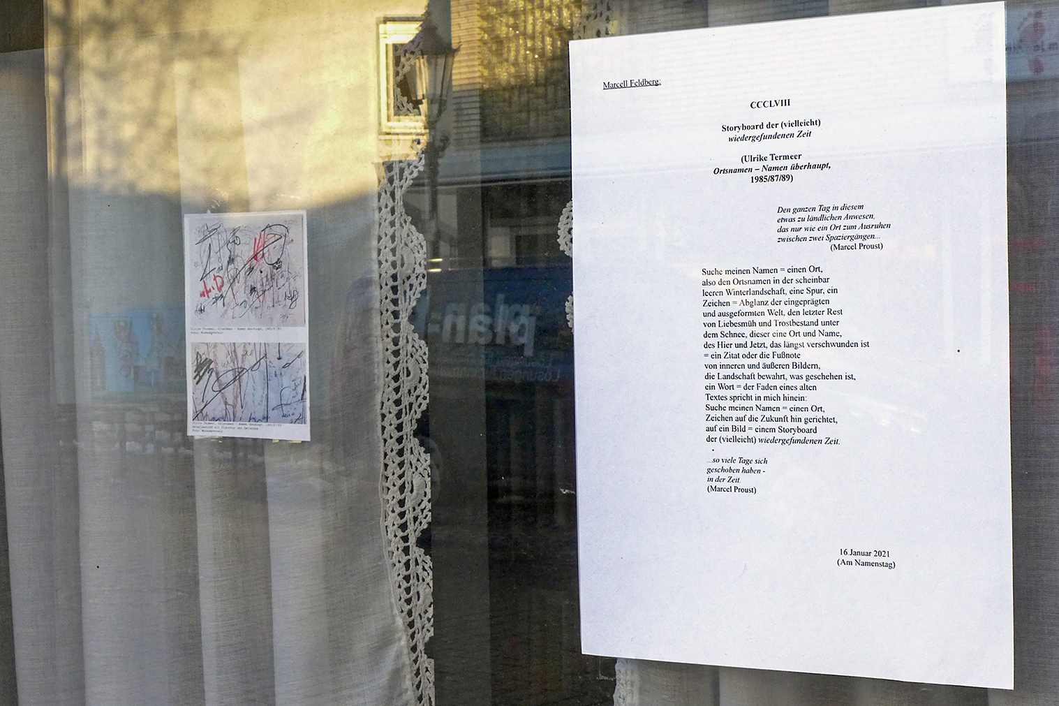 An der Schiefbahner Hochstraße zeigt der Kirchenmusiker Gedichte aus seinem Langzeitprojekt „Archiv der Bilder“. (c) privat