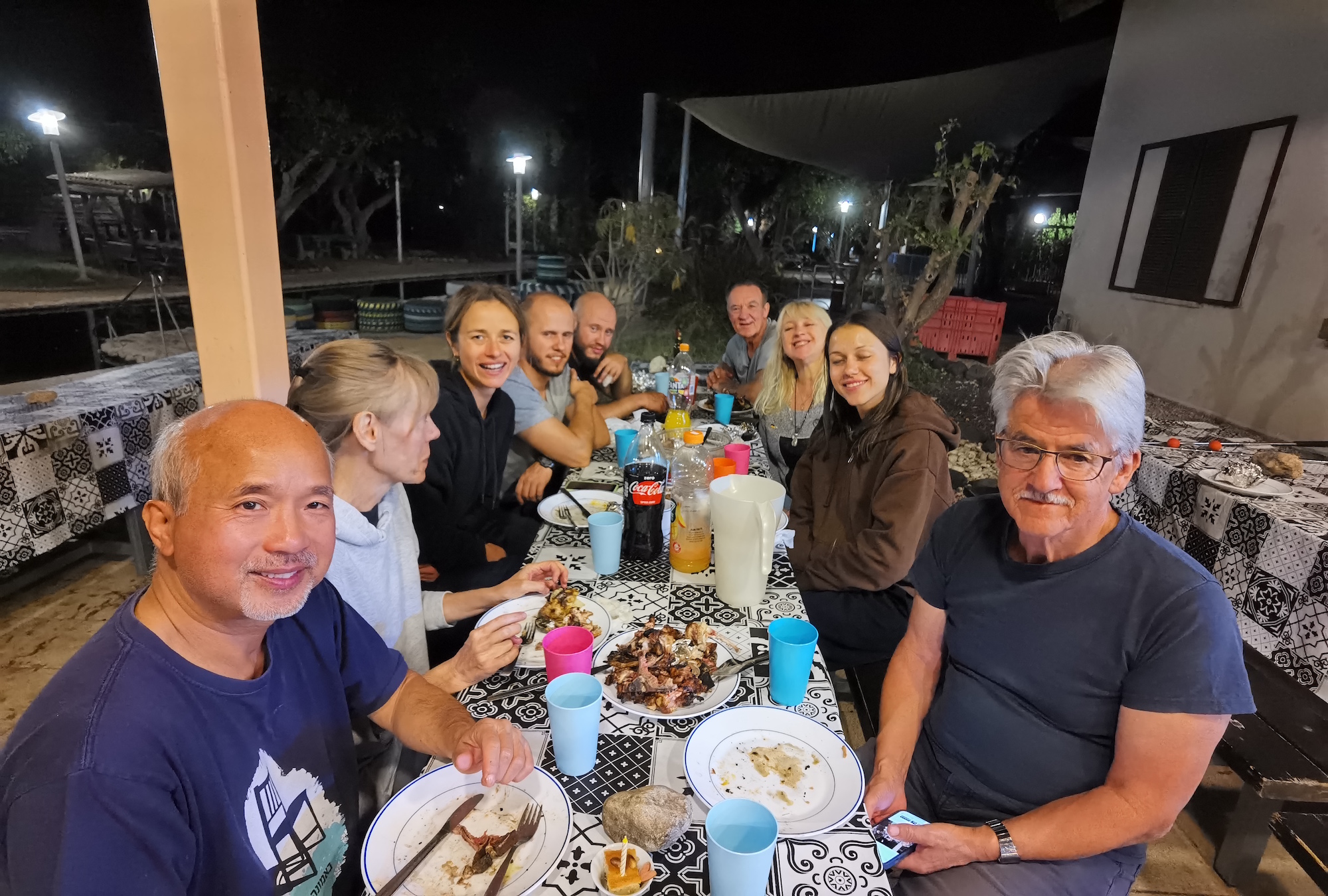 Eine Gruppe missionarischer Christen kocht für Soldaten an der libanesischen Frontlinie. (c) privat