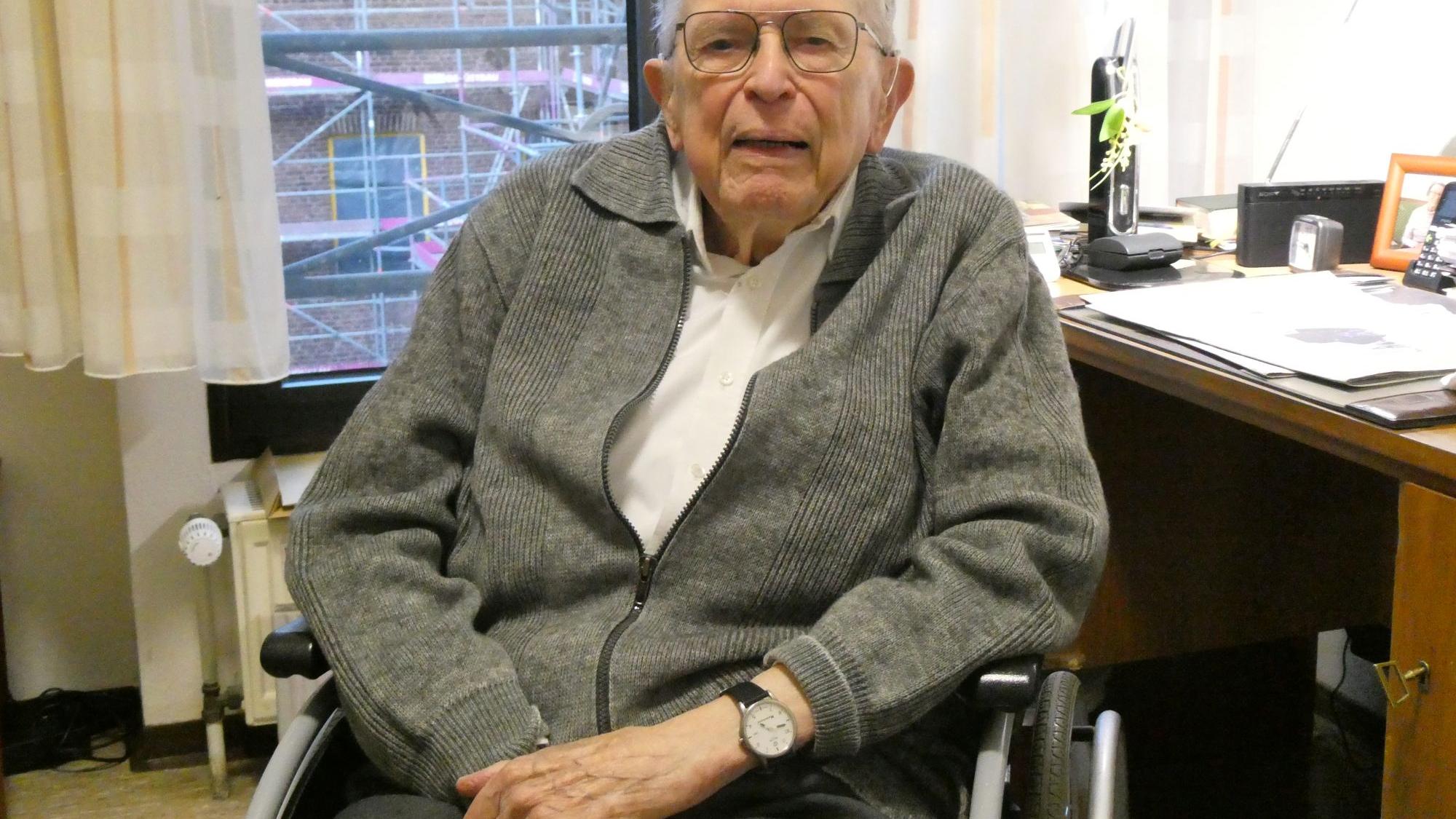 Erinnert sich noch lebhaft an die Auswirkungen des Konzils und der Liturgiereform im Bistum Aachen: der ehemalige Dompropst Dr. Herbert Hammans, der heute im Seniorenpflegeheim am Aachener Lindenplatz lebt. (c) Gerd Felder