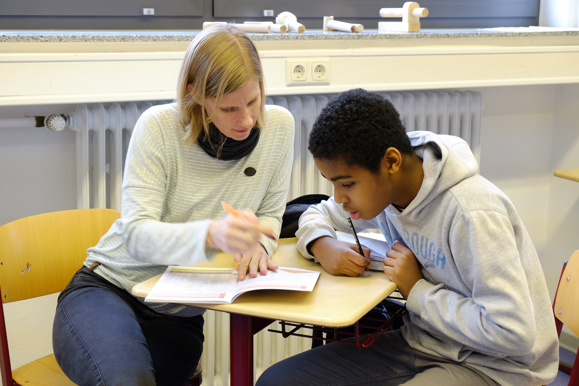 Neben gemeinsamem Lernen in den jahrgangsübergreifenden Klassen stehen vor allem individuelles Lernen und Fördern im Vordergrund. (c) Ute Haupts