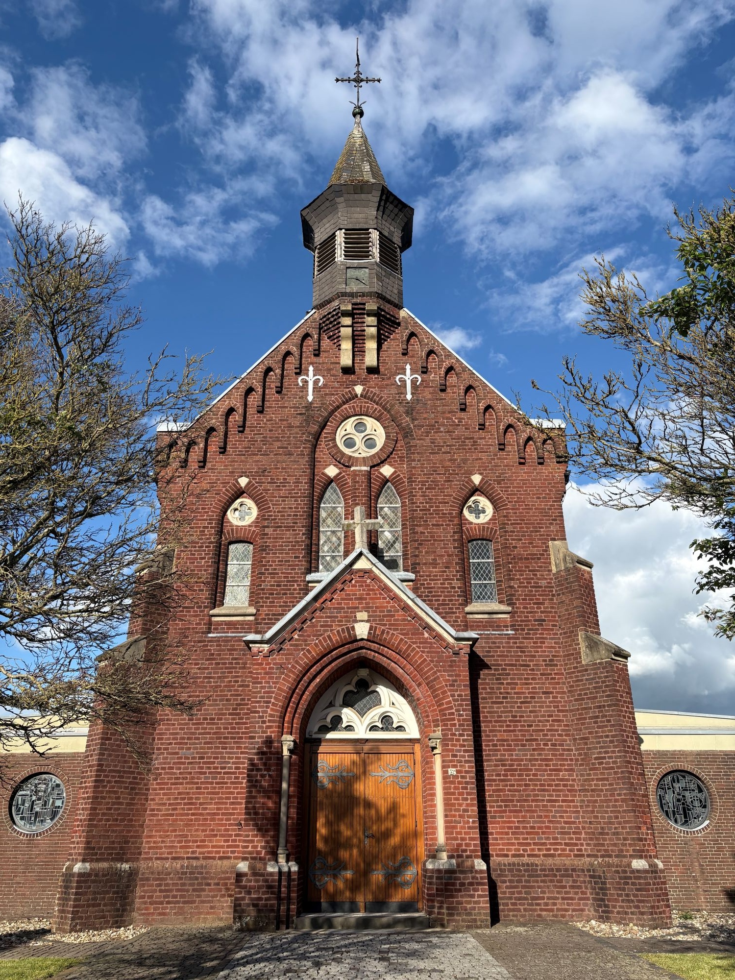 Im Dorf Gerderhahn bleibt die Kirche geschlossen. (c) Garnet Manecke