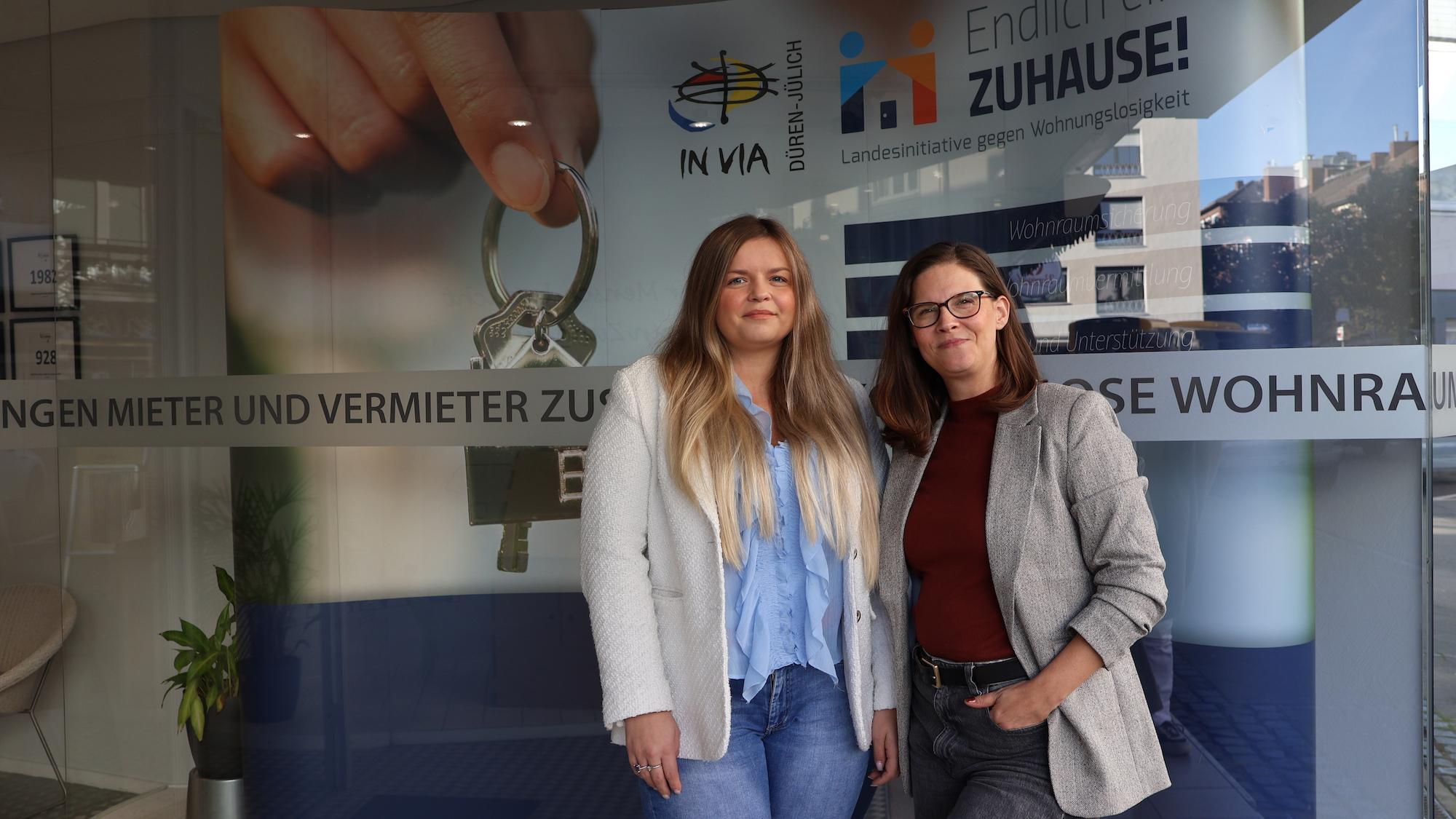 Ann-Christine Krechting (l) und Svenja Gielen bringen ihre Kompetenz in Sachen Immobilien ins Projekt ein. (c) Dorothée Schenk