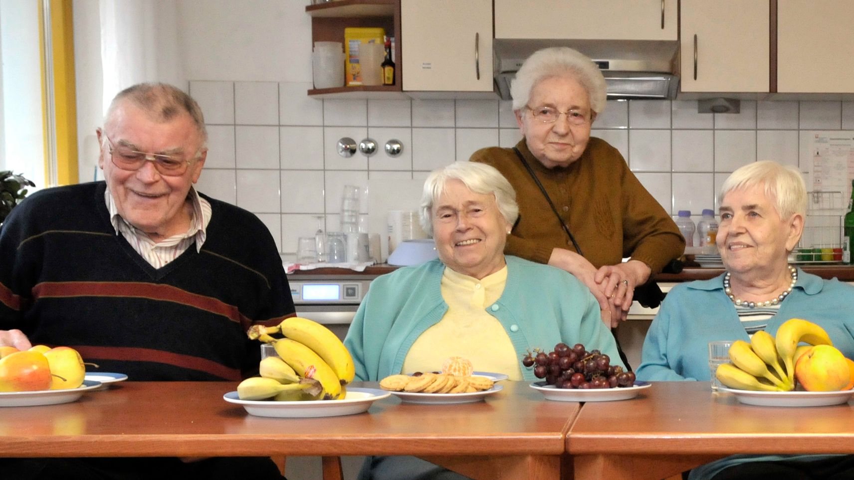 Zusammen wohnen hat auch im Alter den Vorteil, dass man nicht allein ist. Wer Ruhe braucht, zieht sich in sein Zimmer zurück. (c) Caritas MG