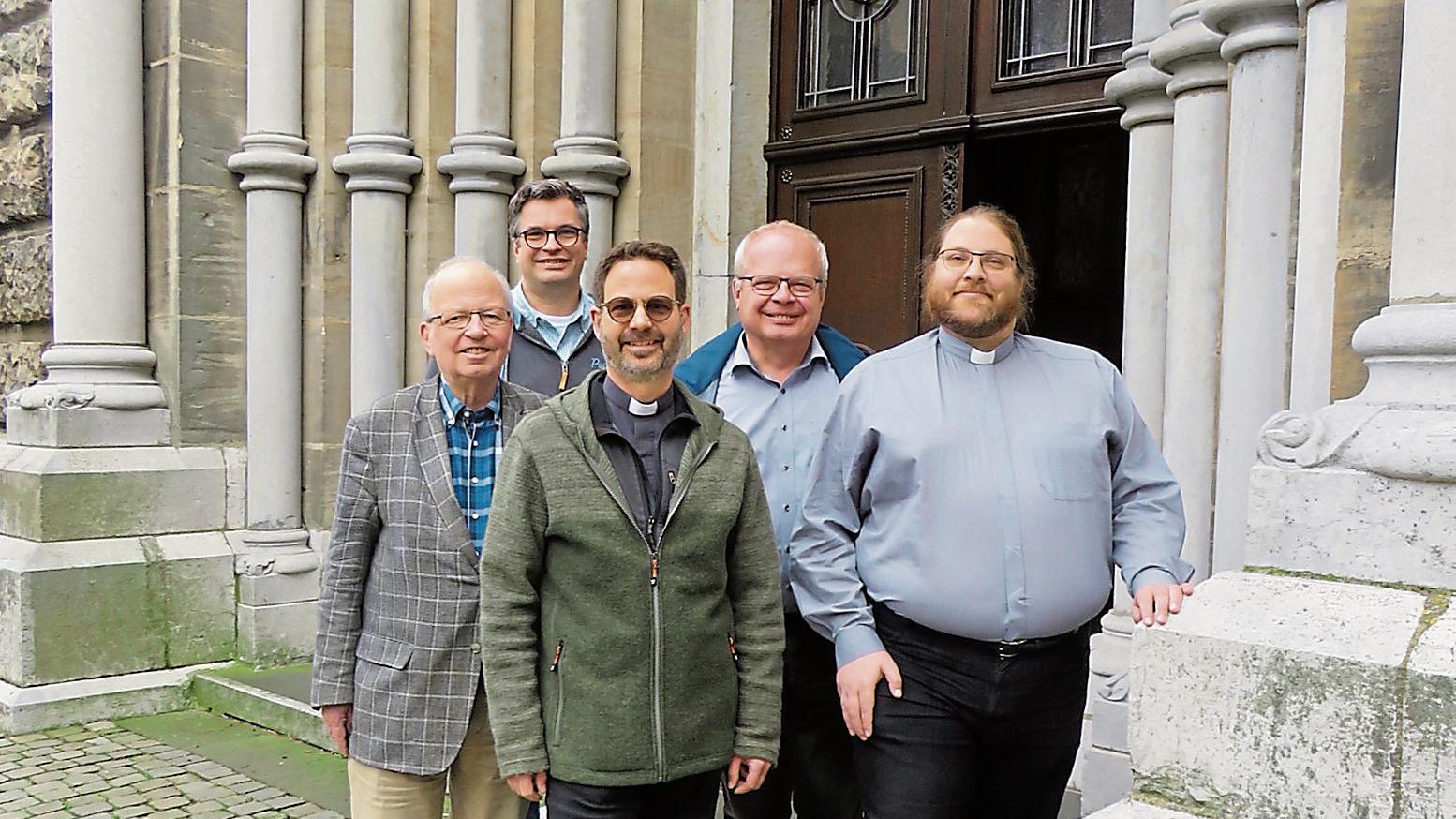 Der Vorstand der Interessenvertretung Priester beim Treffen in Aachen. (c) privat