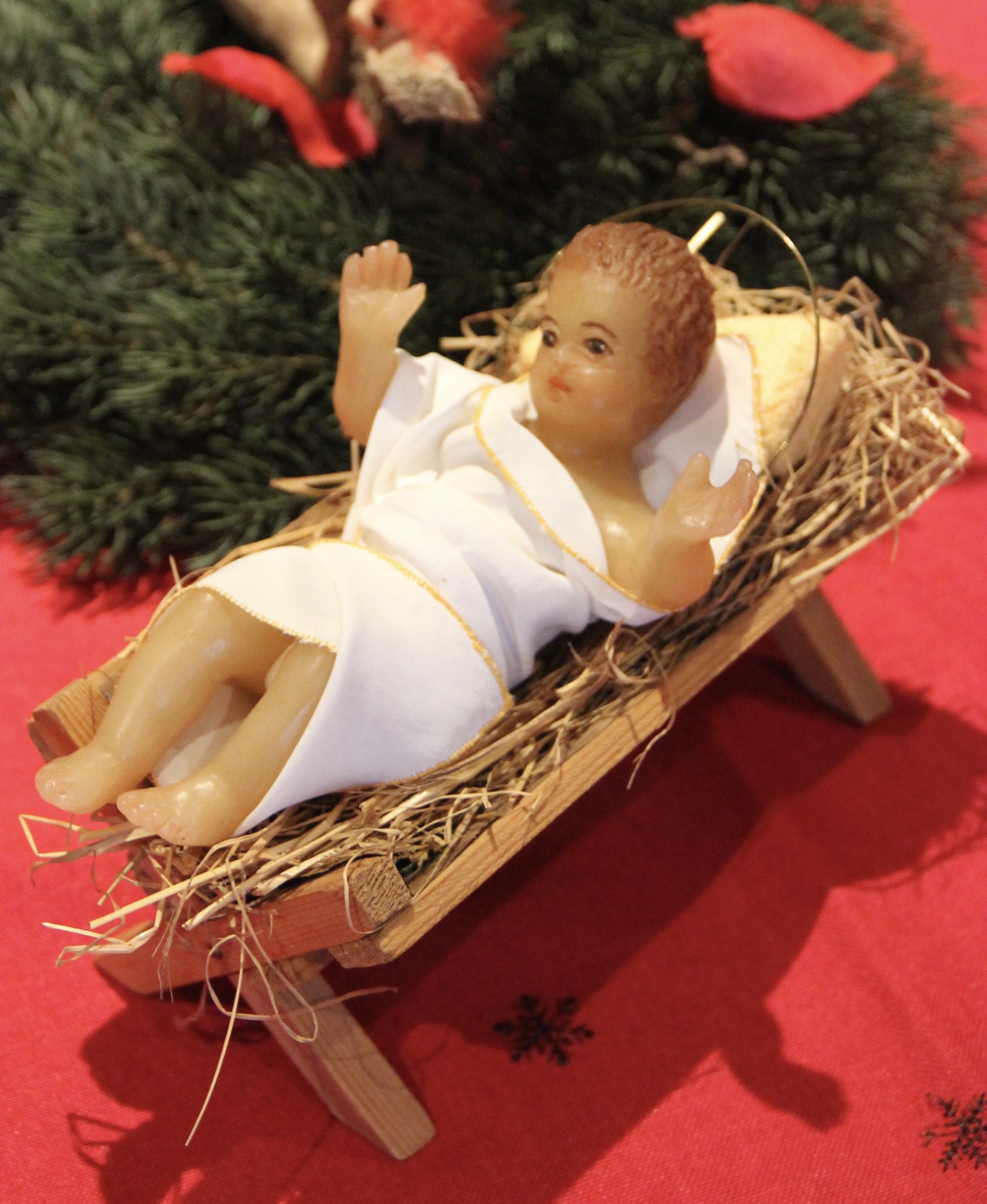 Das Jesuskind kommt – wie sich das gehört – erst in der Heiligen Nacht in die Krippe. (c) Andrea Thomas
