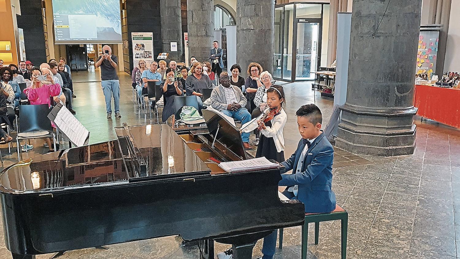 Junge Musizierende der Musikschule Mönchengladbach  sorgten für den musikalischen Rahmen der Jubiläumsfeier und begeisterten die Besucher. (c) Eine-Welt-Forum
