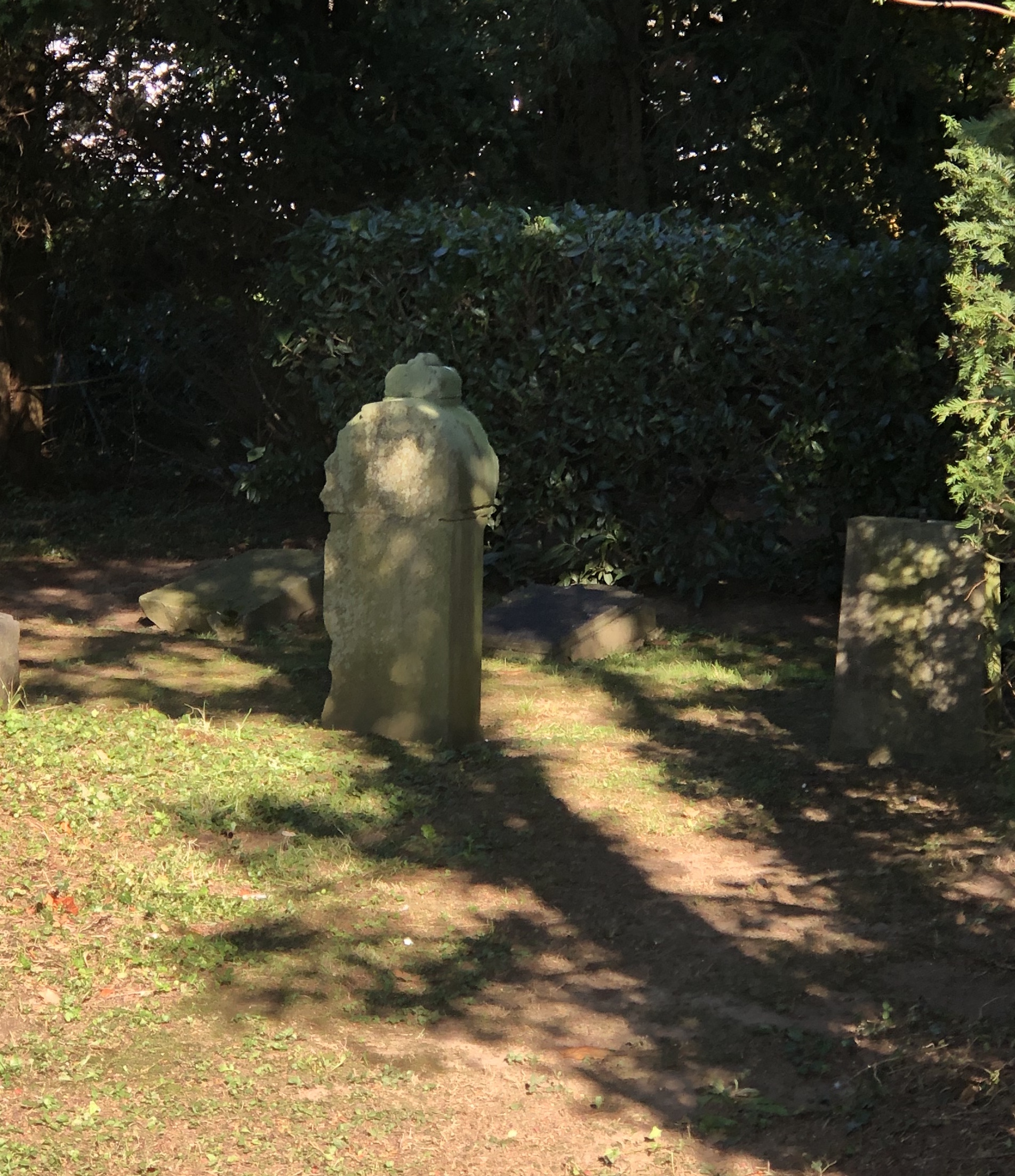 Der jüdische Friedhof in Randerath liegt sehr versteckt. (c) Garnet Manecke