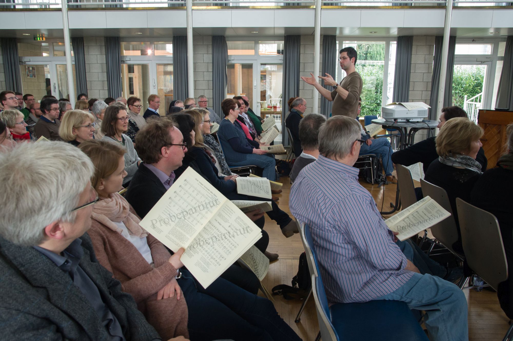 Kai Koch hat intensiv zum Thema „Singen im Alter“ geforscht. Seine Beobachtungen stellte er Kirchenmusikern aus dem Bistum Aachen vor. (c) BIstum Aachen/Heike Lachmann