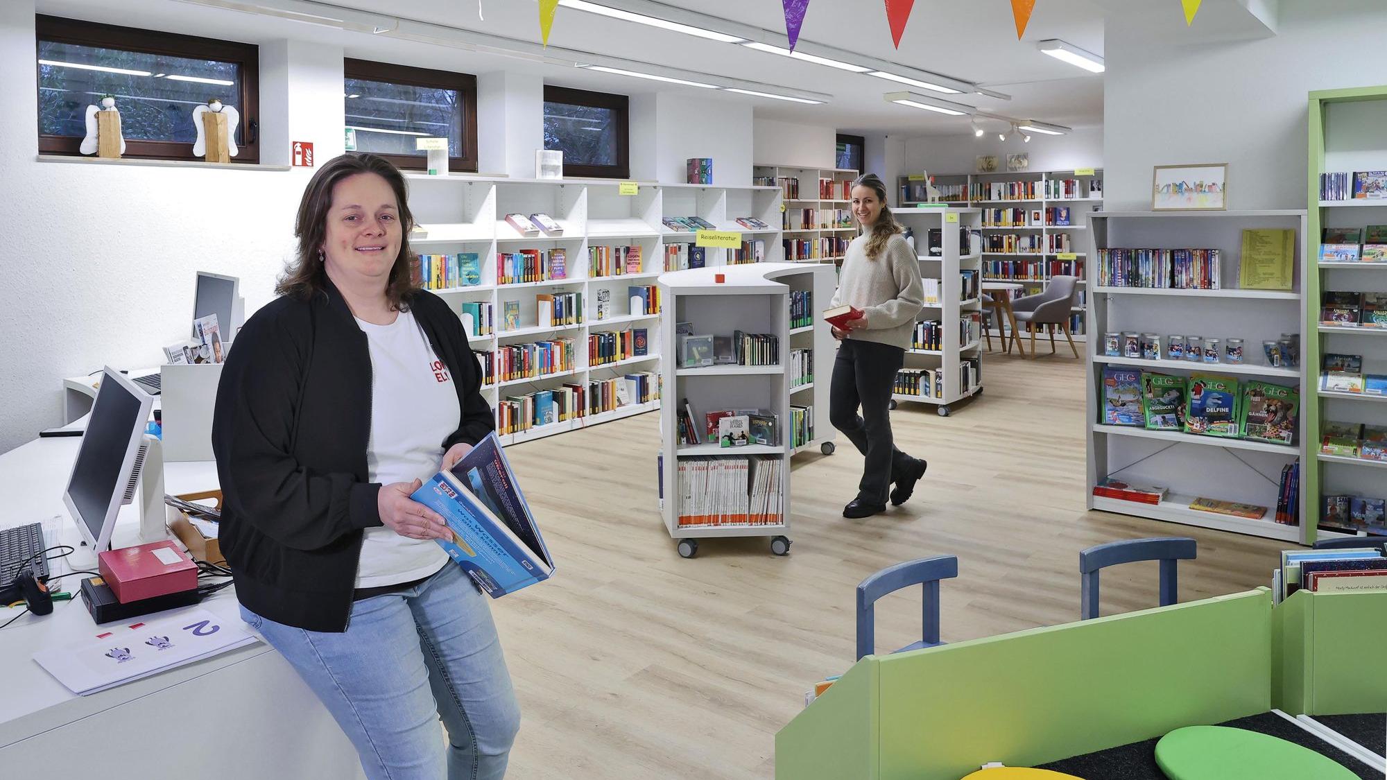Bereit für Besuch: Lisa Fehrenbach (l.) und Anna Herwix präsentieren die renovierte KÖB Maria Waldrast . (c) Dirk Jochmann
