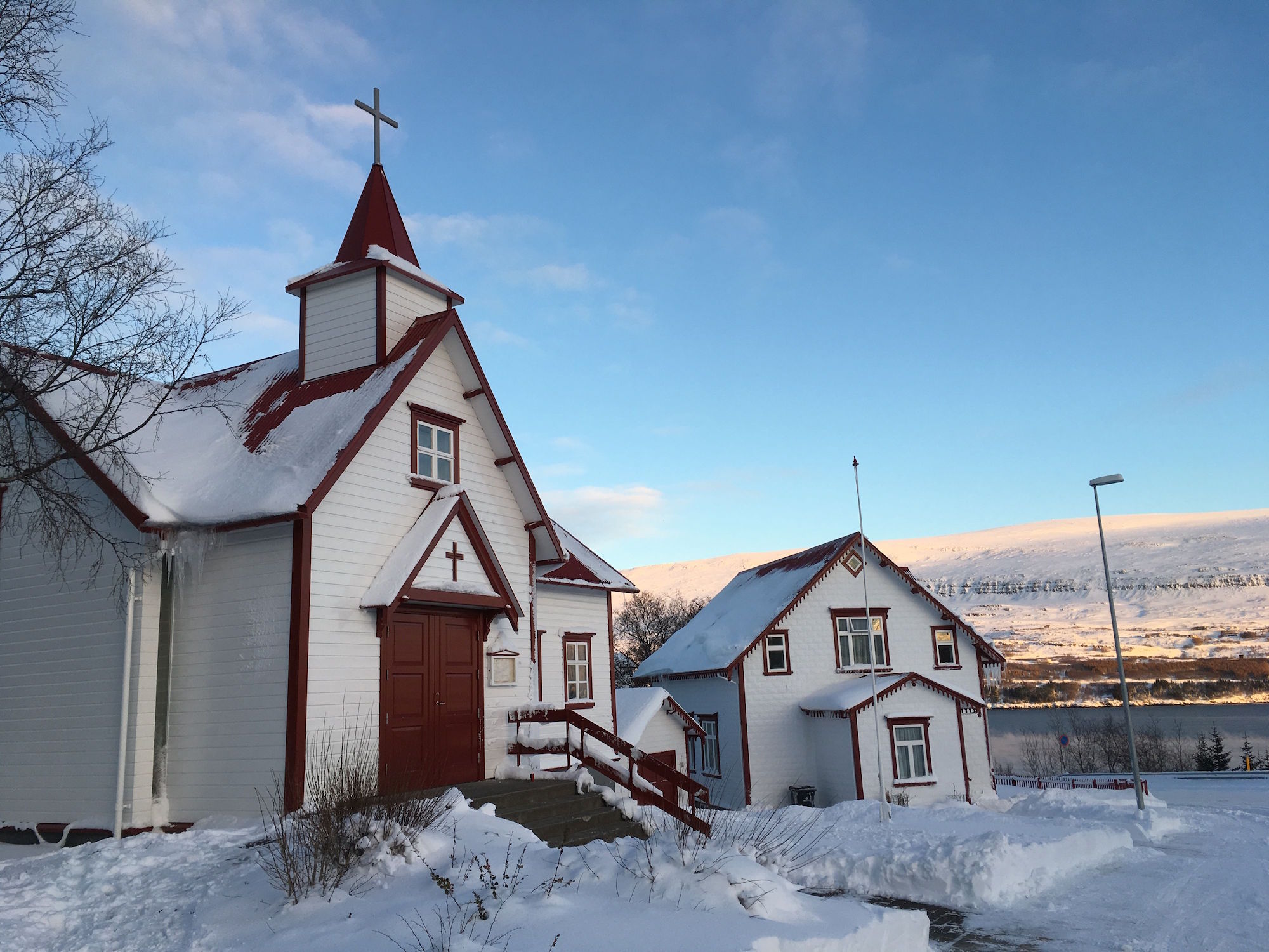 Die Kirche St. Peter im isländischen Akuyeri. (c) Judith/Berhard/Bonifatiuswerk