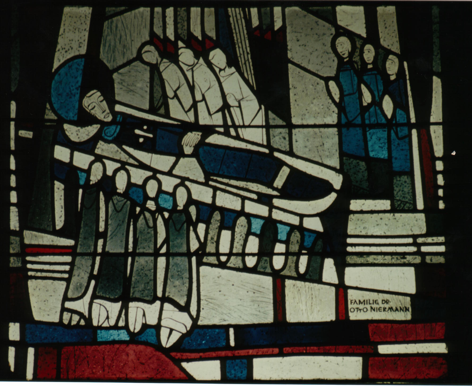 In diesem Glasfenster wird der Tod Benedikts dargestellt. (c) P. Albert Altenähr