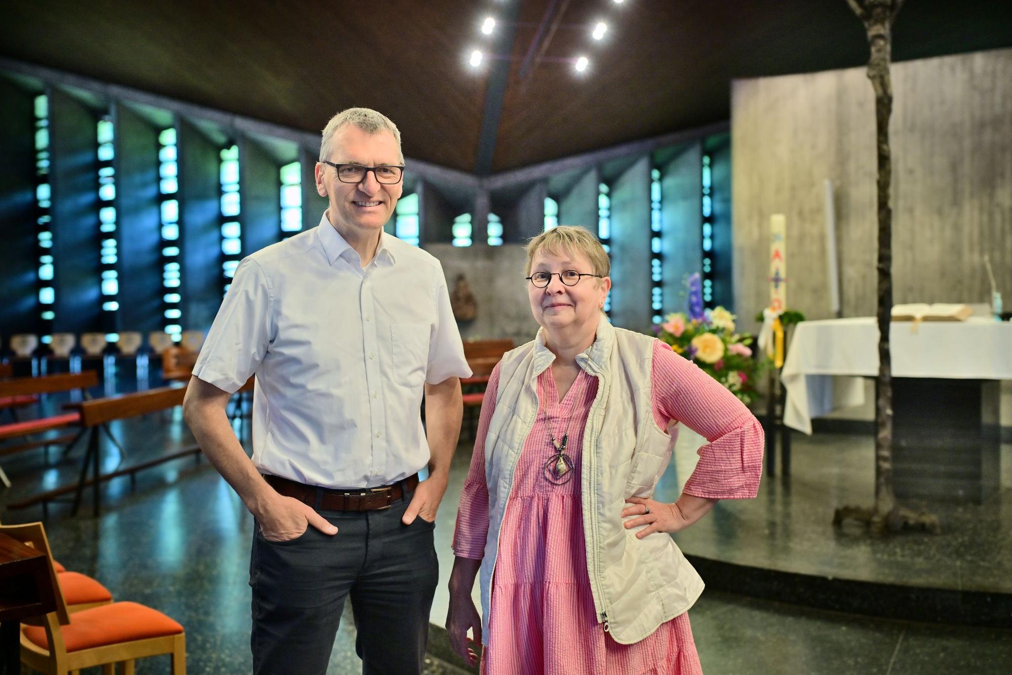Dorothee Blum und Christoph Tebbe in ihrem gemeinsamen „Wohnzimmer“, der Pius-Lukas-Kirche.